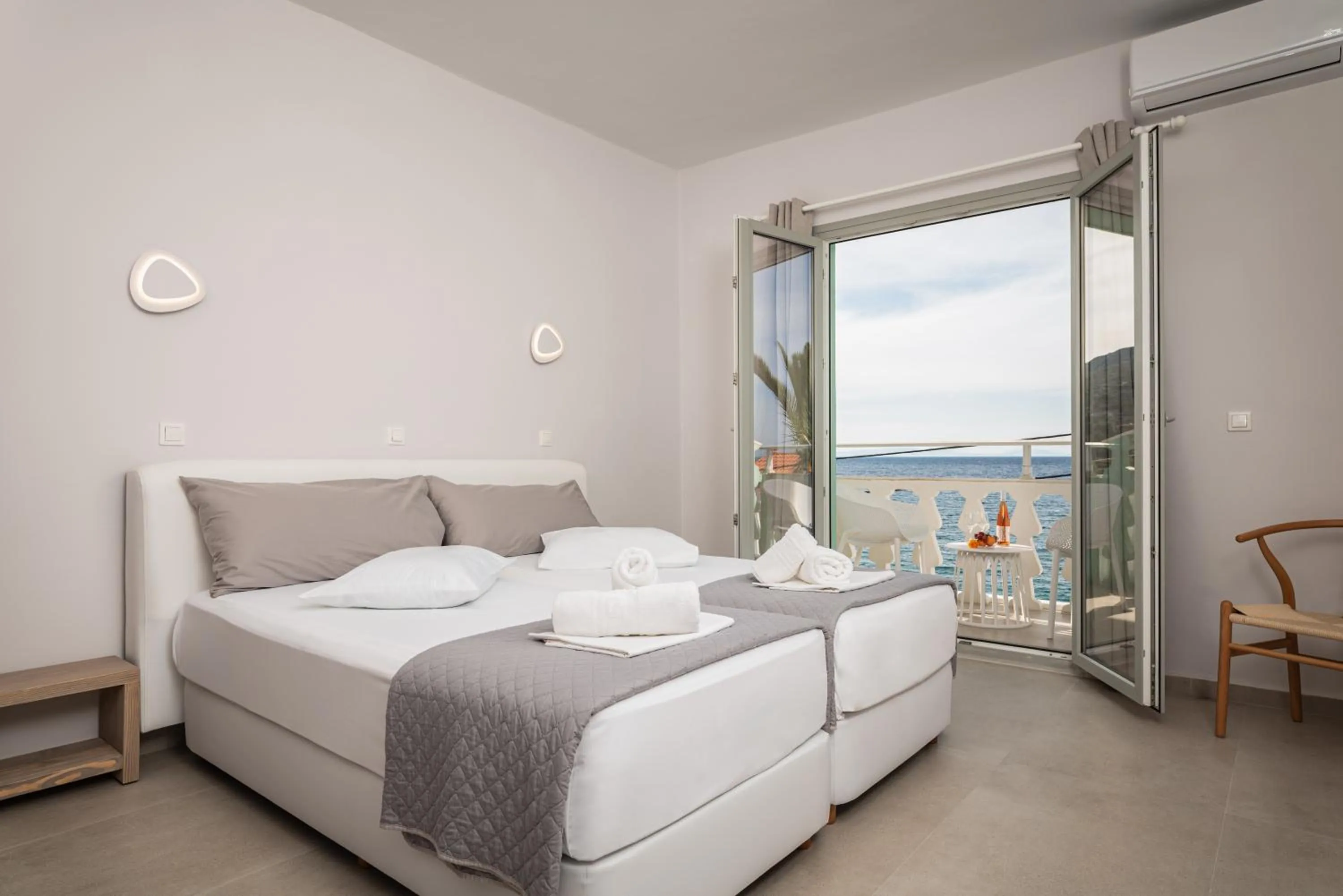 Bed in Kokkari Beach Hotel