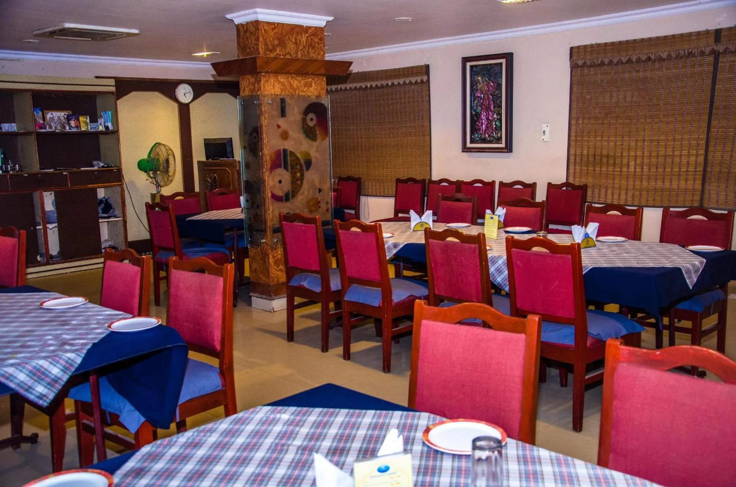 Restaurant/places to eat in Hotel Akshaya