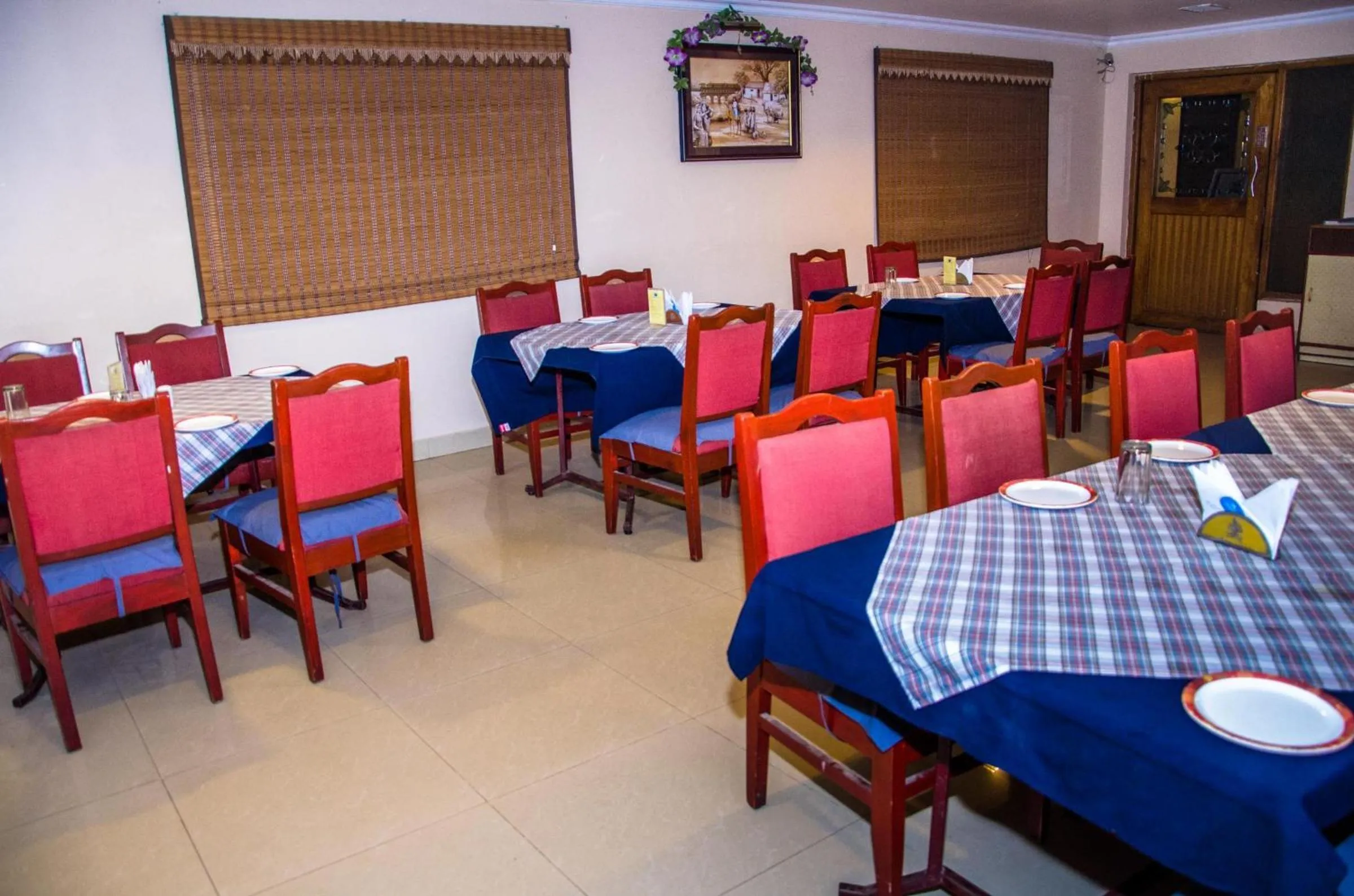 Restaurant/places to eat in Hotel Akshaya