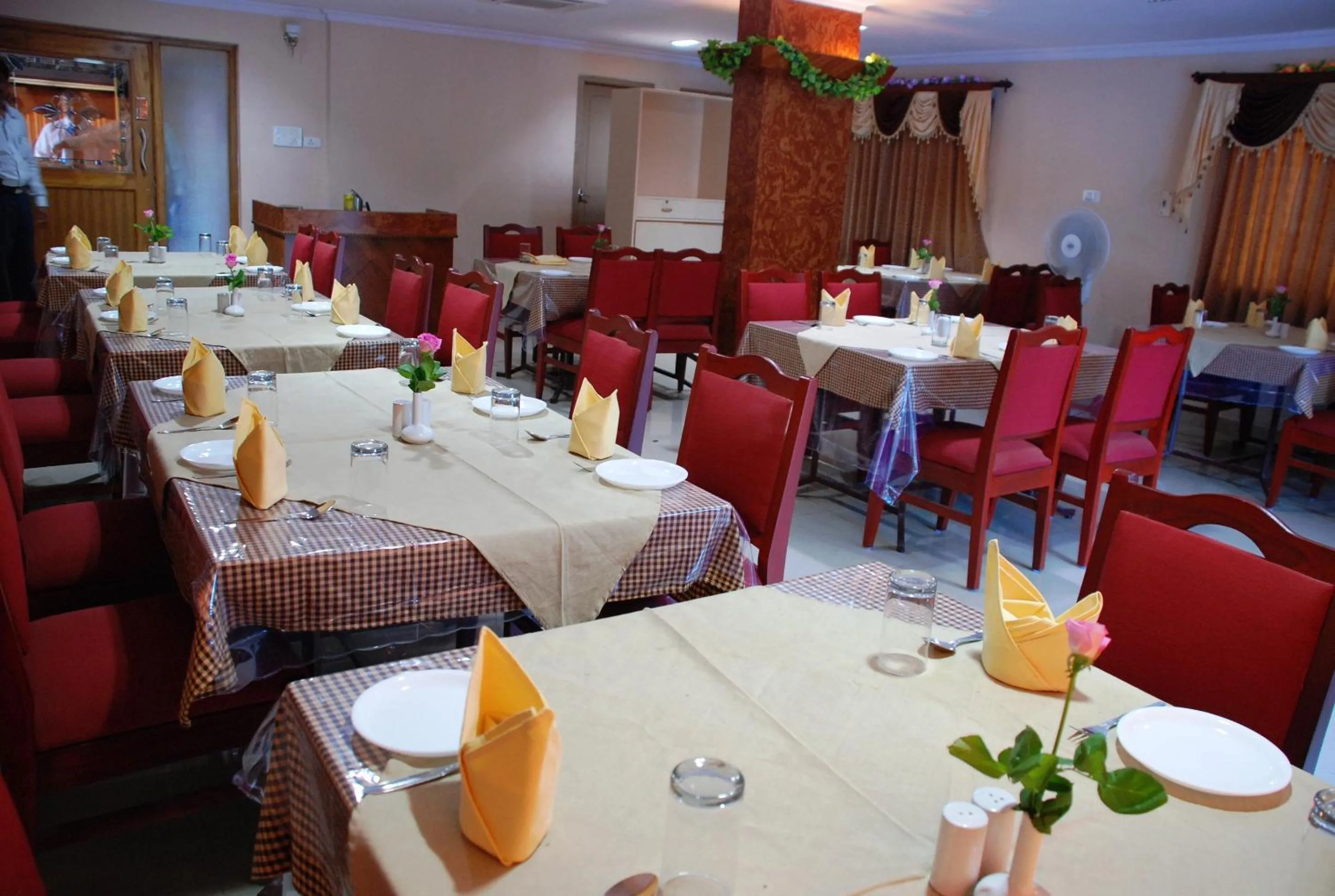 Restaurant/places to eat in Hotel Akshaya