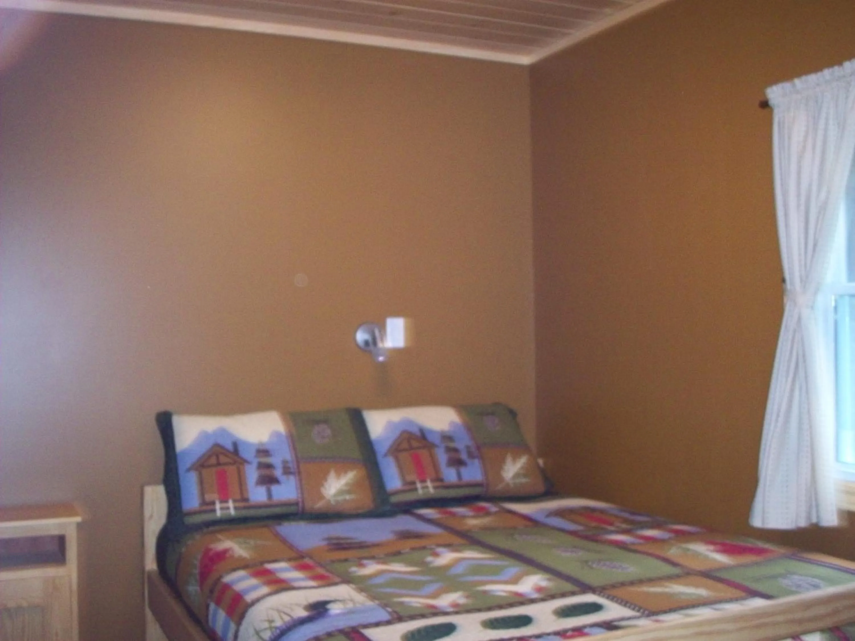 Bed in Lakewoods Cottage