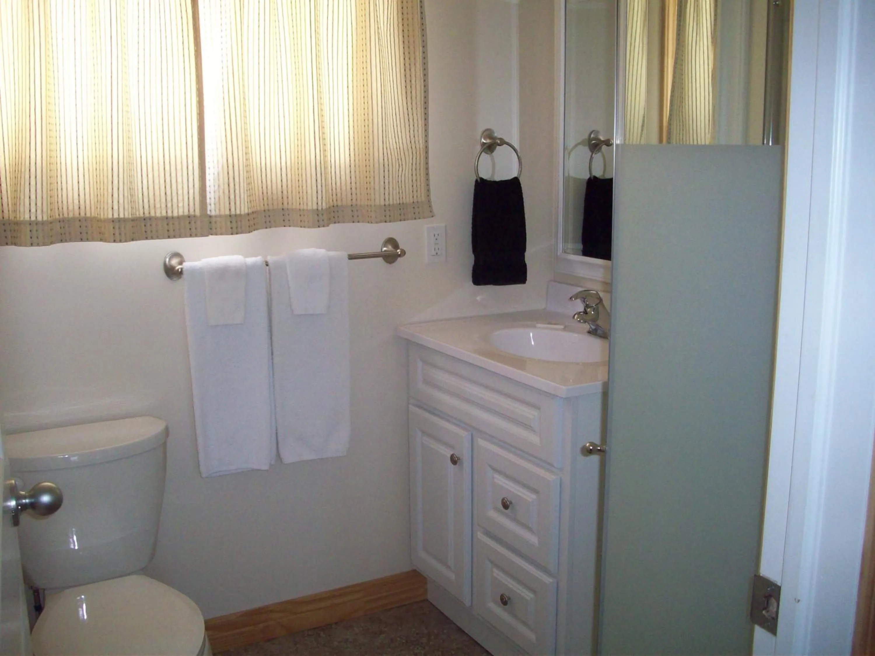 Bathroom in Lakewoods Cottage