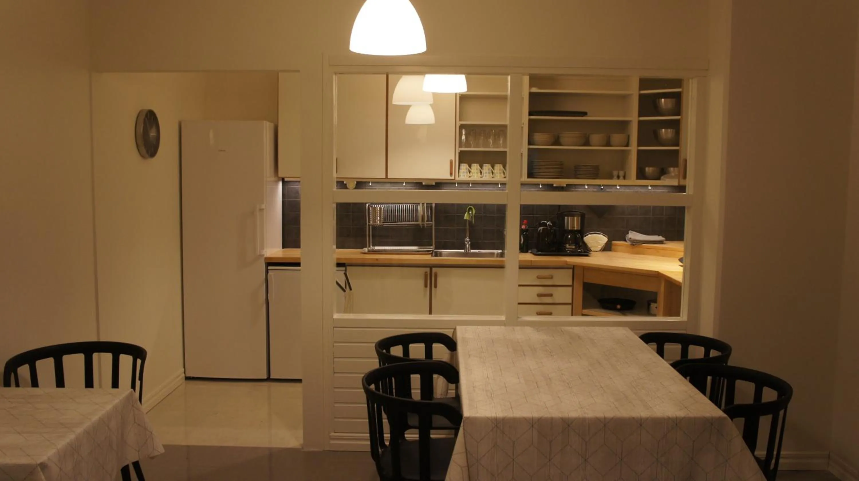 Communal kitchen in Hotell Vindelngallerian