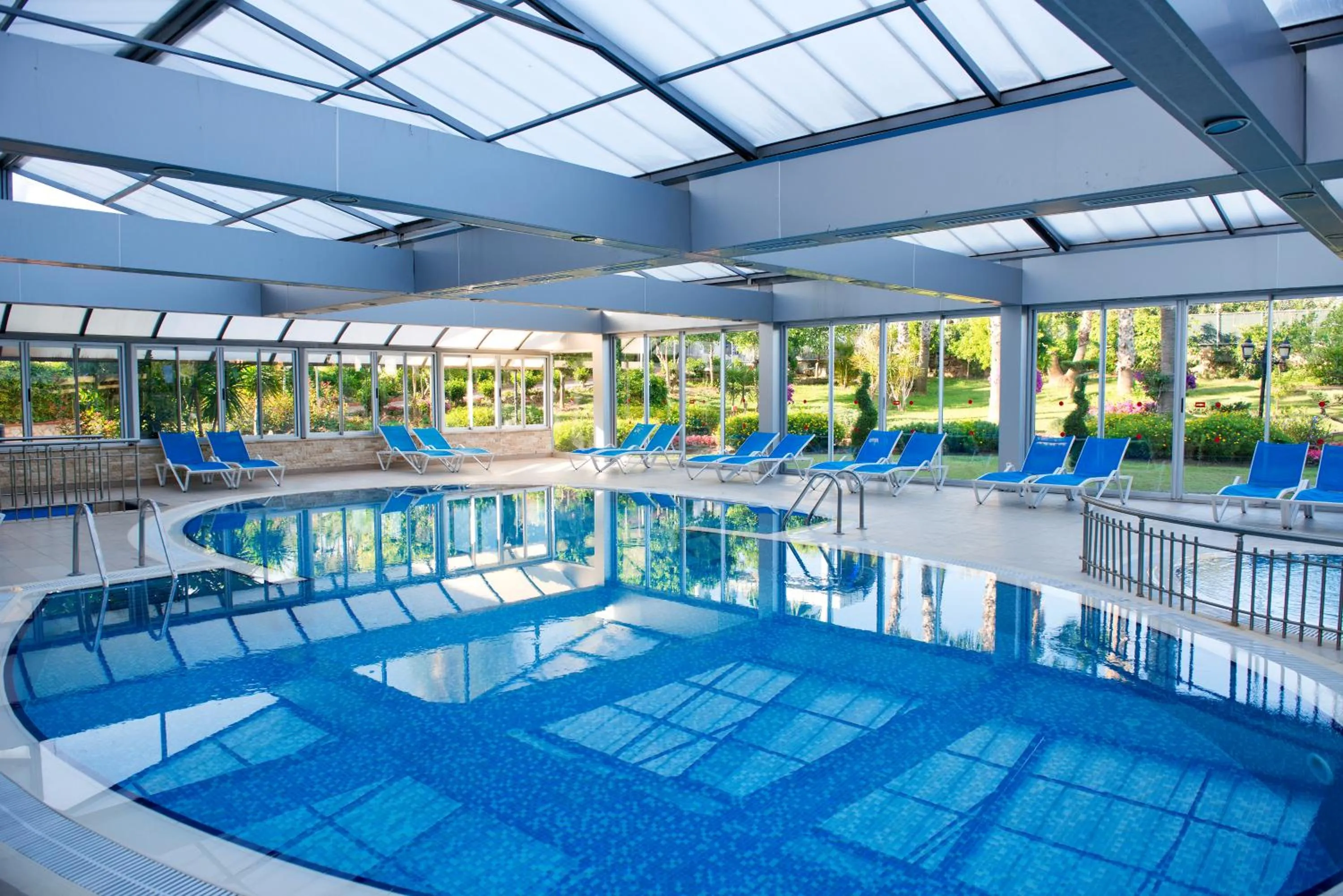 Swimming pool in Beach Club Doganay Hotel - All Inclusive