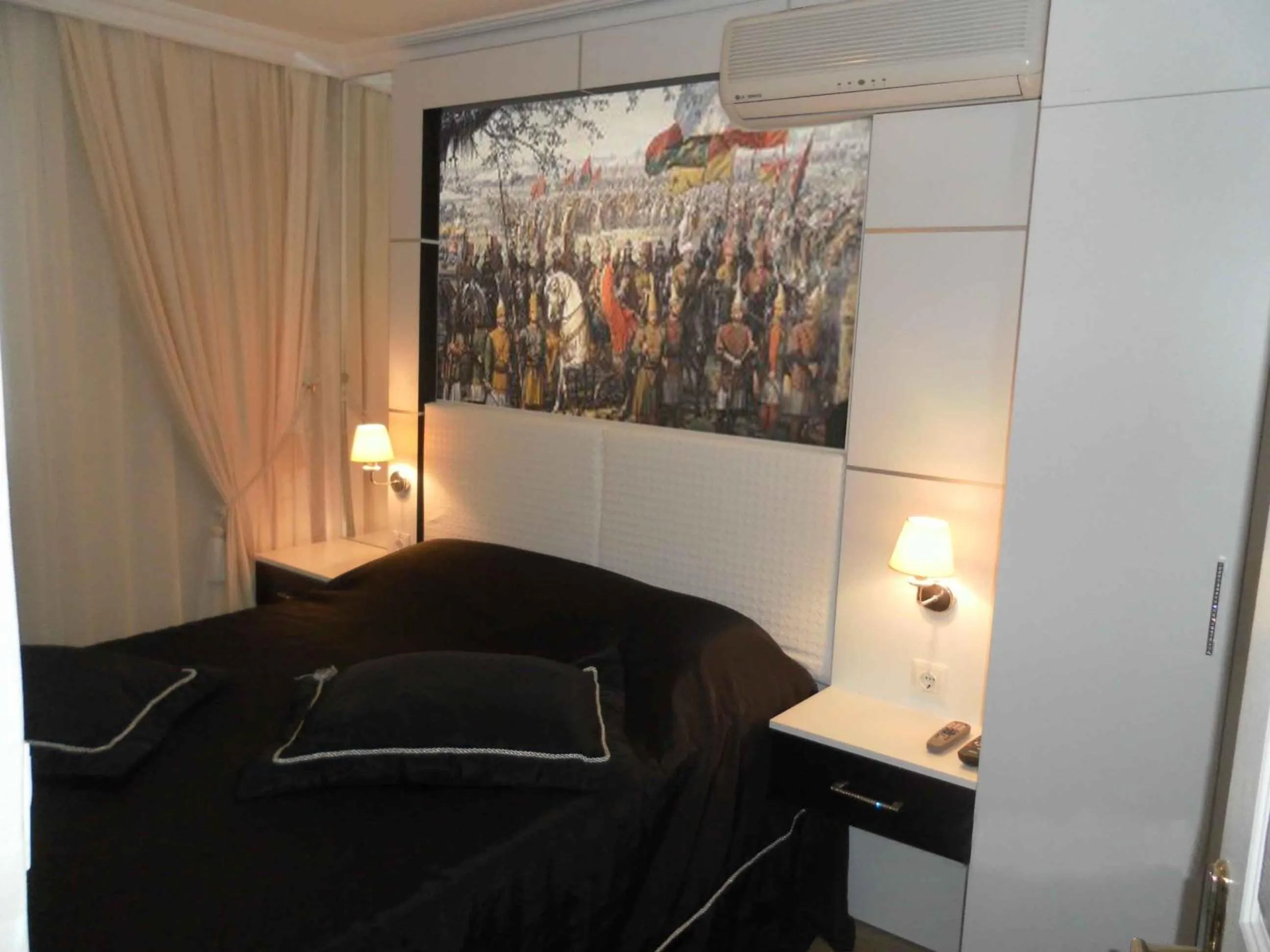 Bedroom in Hotel La White