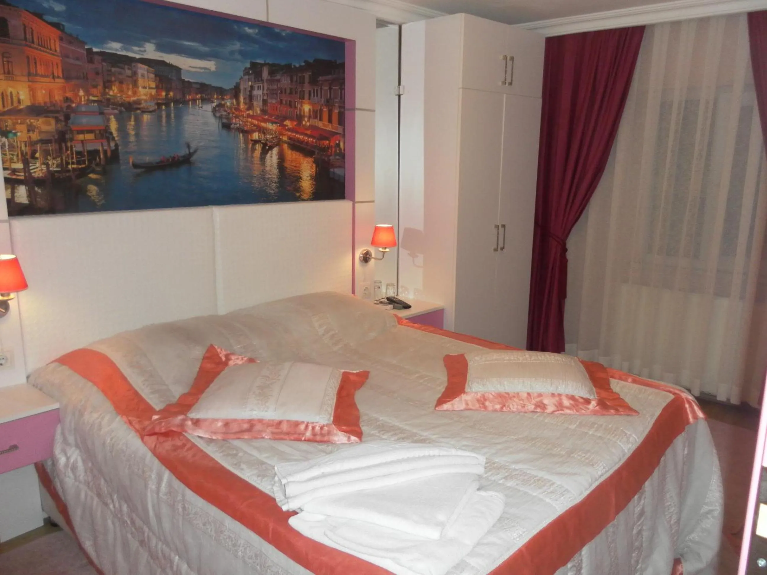 Bedroom in Hotel La White