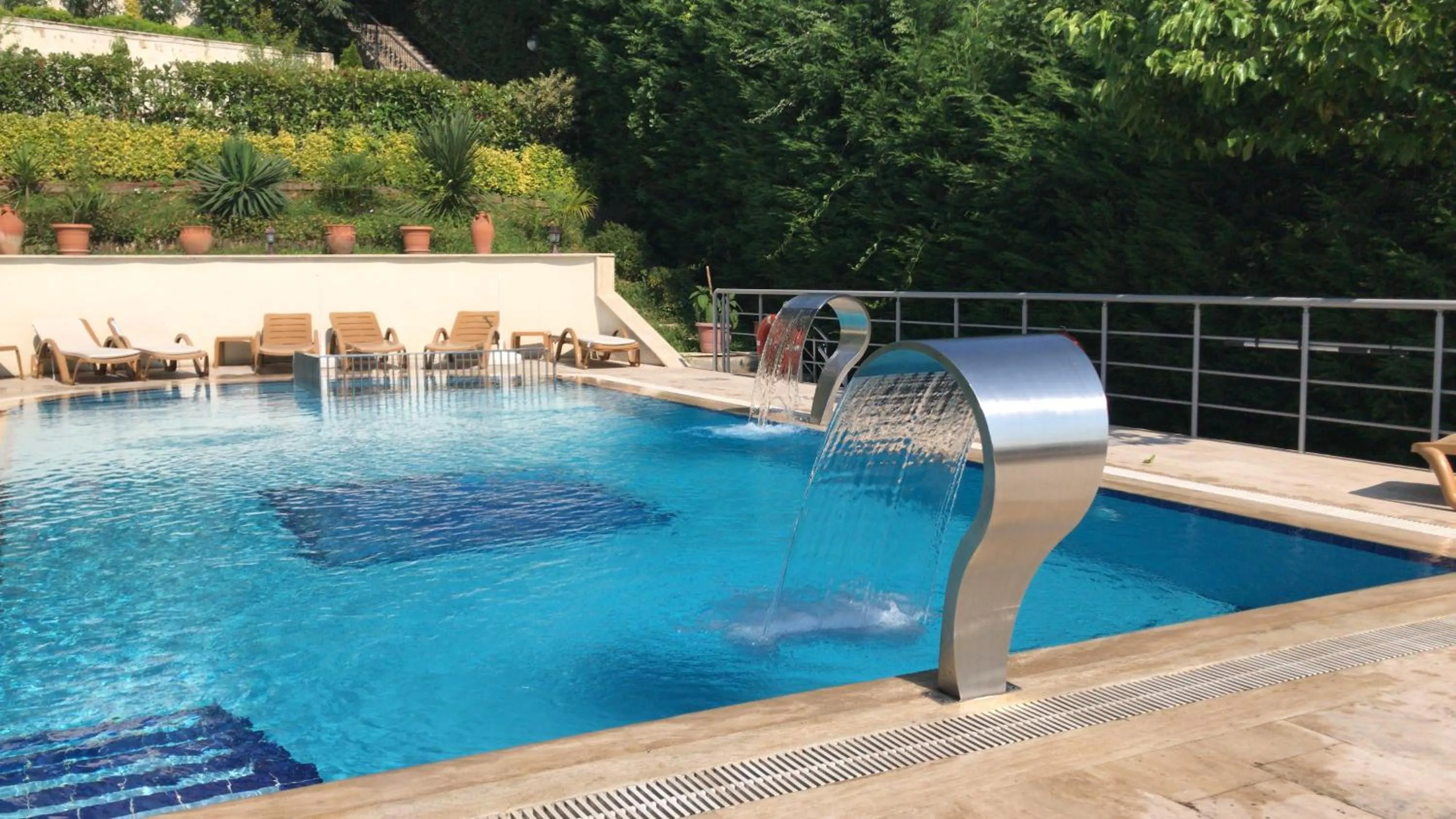 Swimming pool in Sapanca Dilek Konagi Hotel