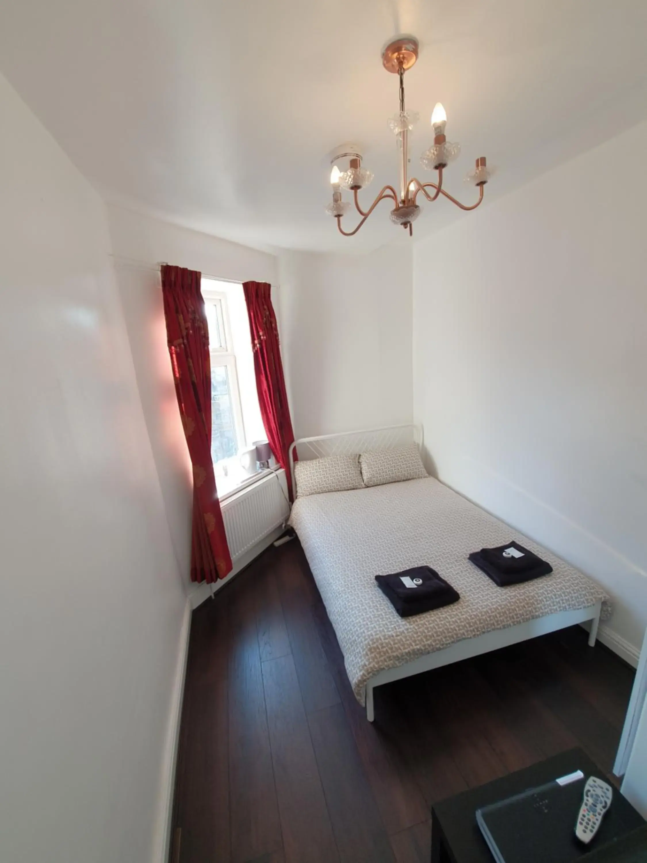 Double Room with Shared Bathroom in Regent Guest House Double Room with Shared Bathroom in Regent Guest House