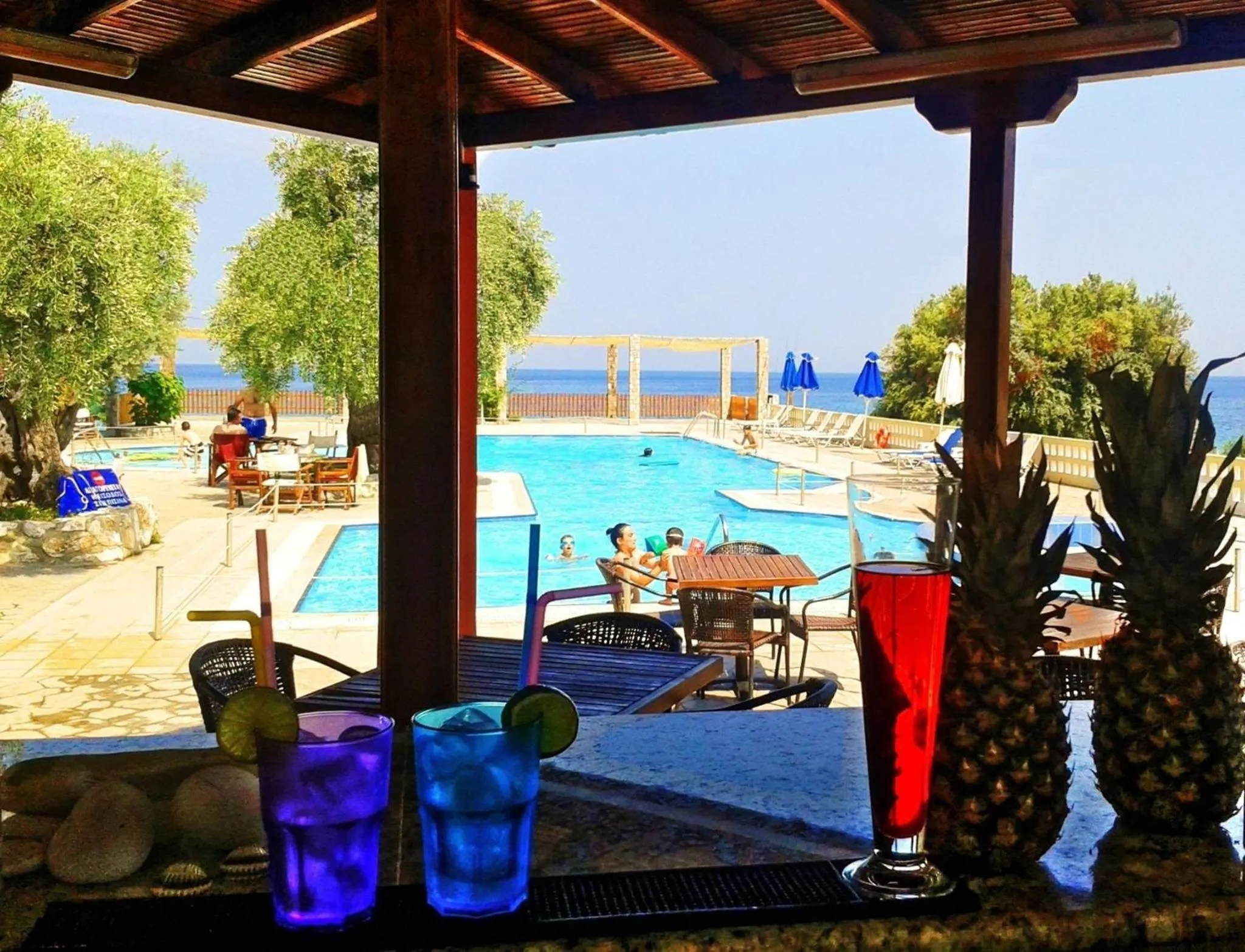 Restaurant/places to eat in Maranton Beach Hotel