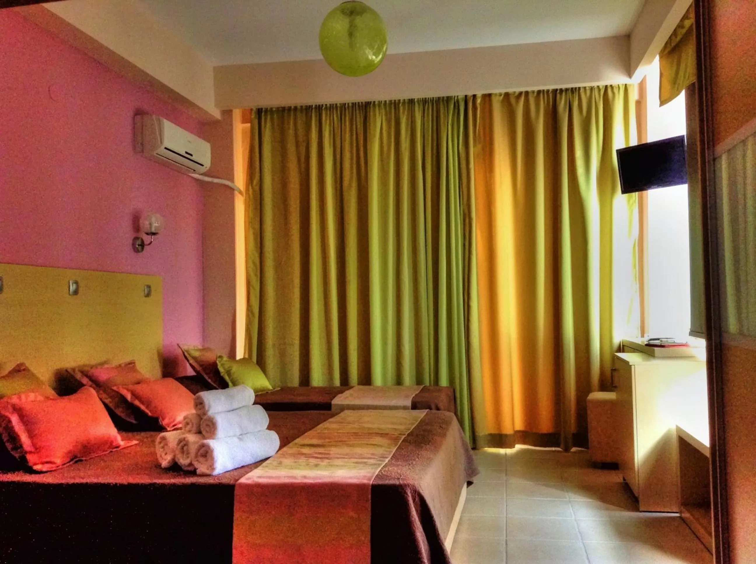 Day, Bed in Maranton Beach Hotel