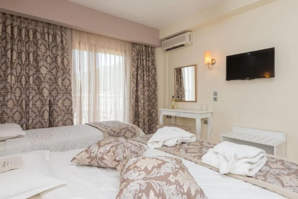 Bedroom, Bed in Maranton Beach Hotel