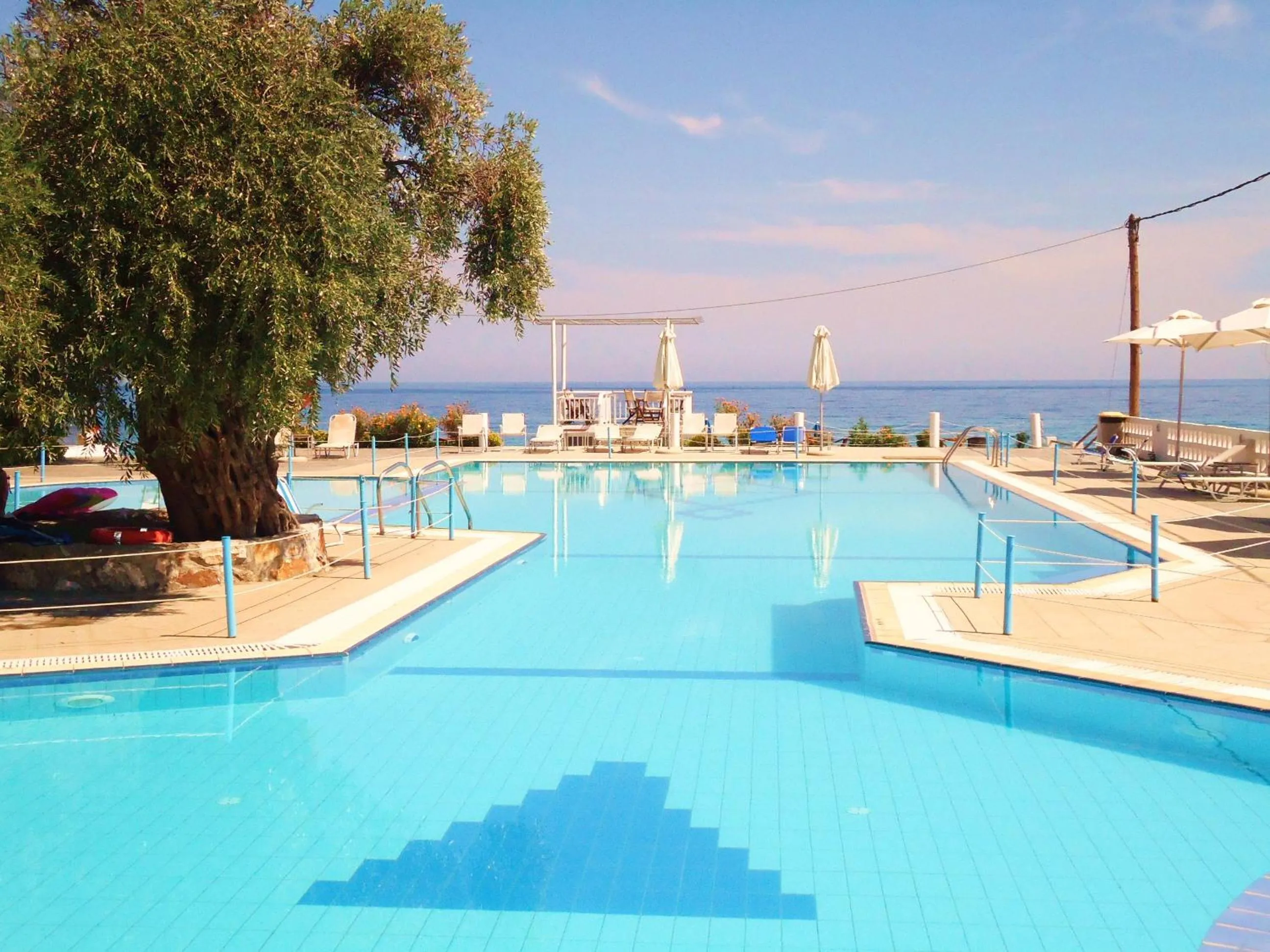 Swimming pool in Maranton Beach Hotel