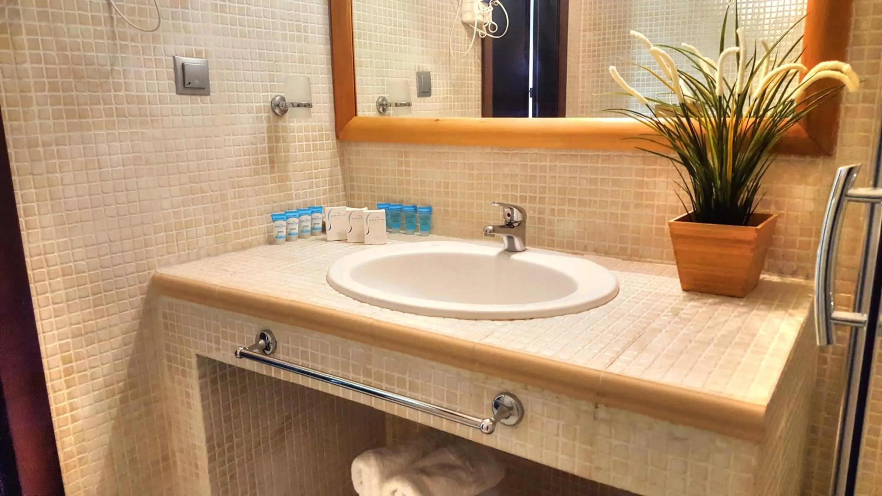 Bathroom in Maranton Beach Hotel