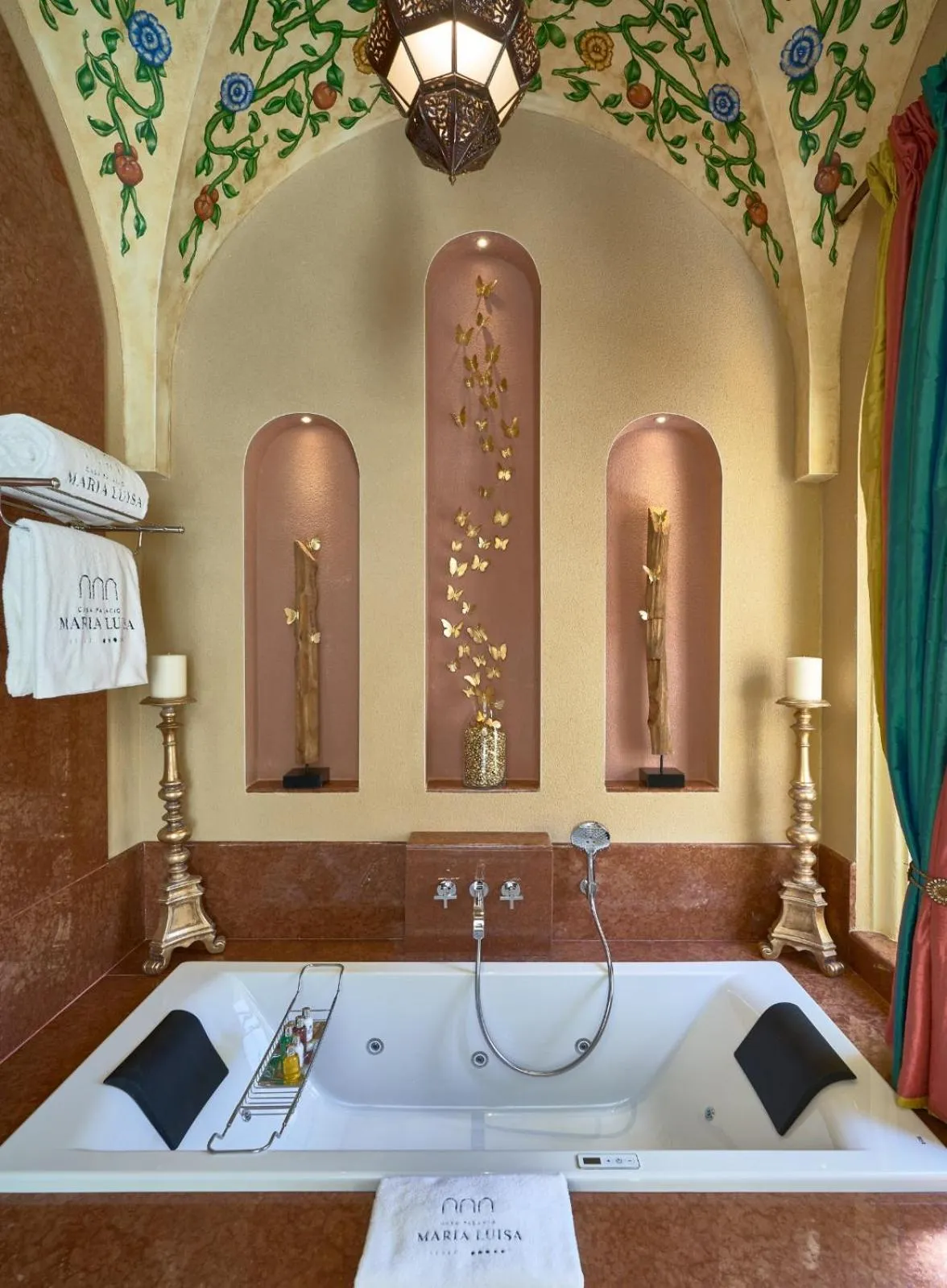 Hot Tub in Hotel Casa Palacio María Luisa