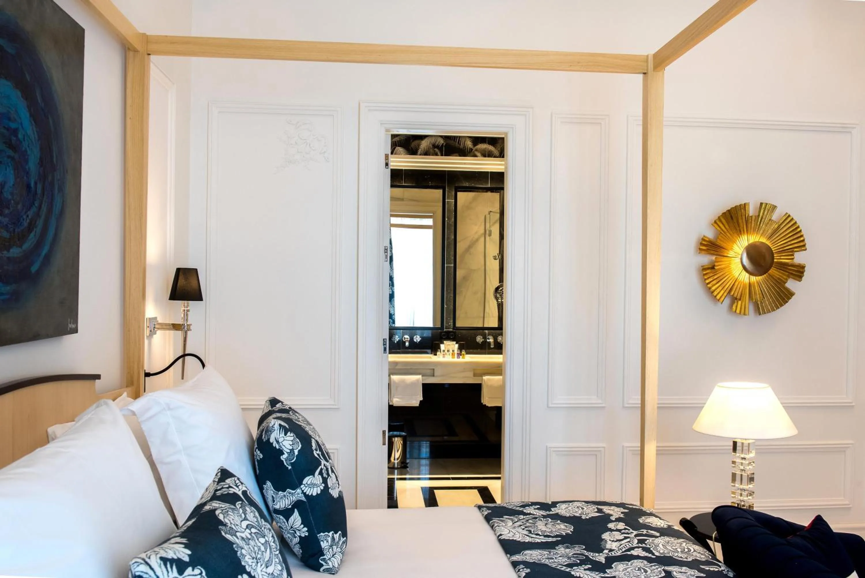 Bed in Hotel Casa Palacio María Luisa