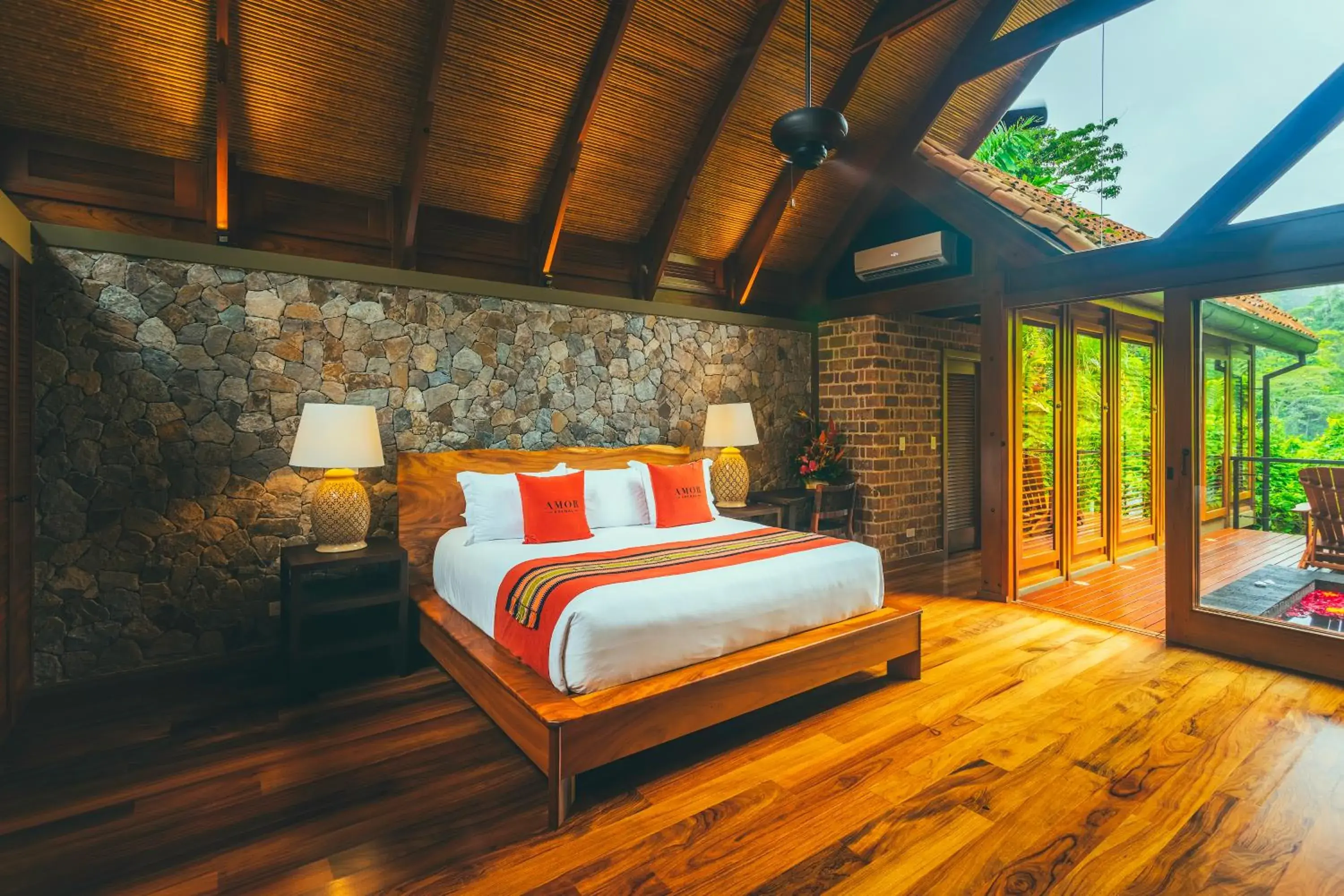 Canyon Casita King in Amor Arenal Adults Friendly Canyon Casita King in Amor Arenal Adults Friendly