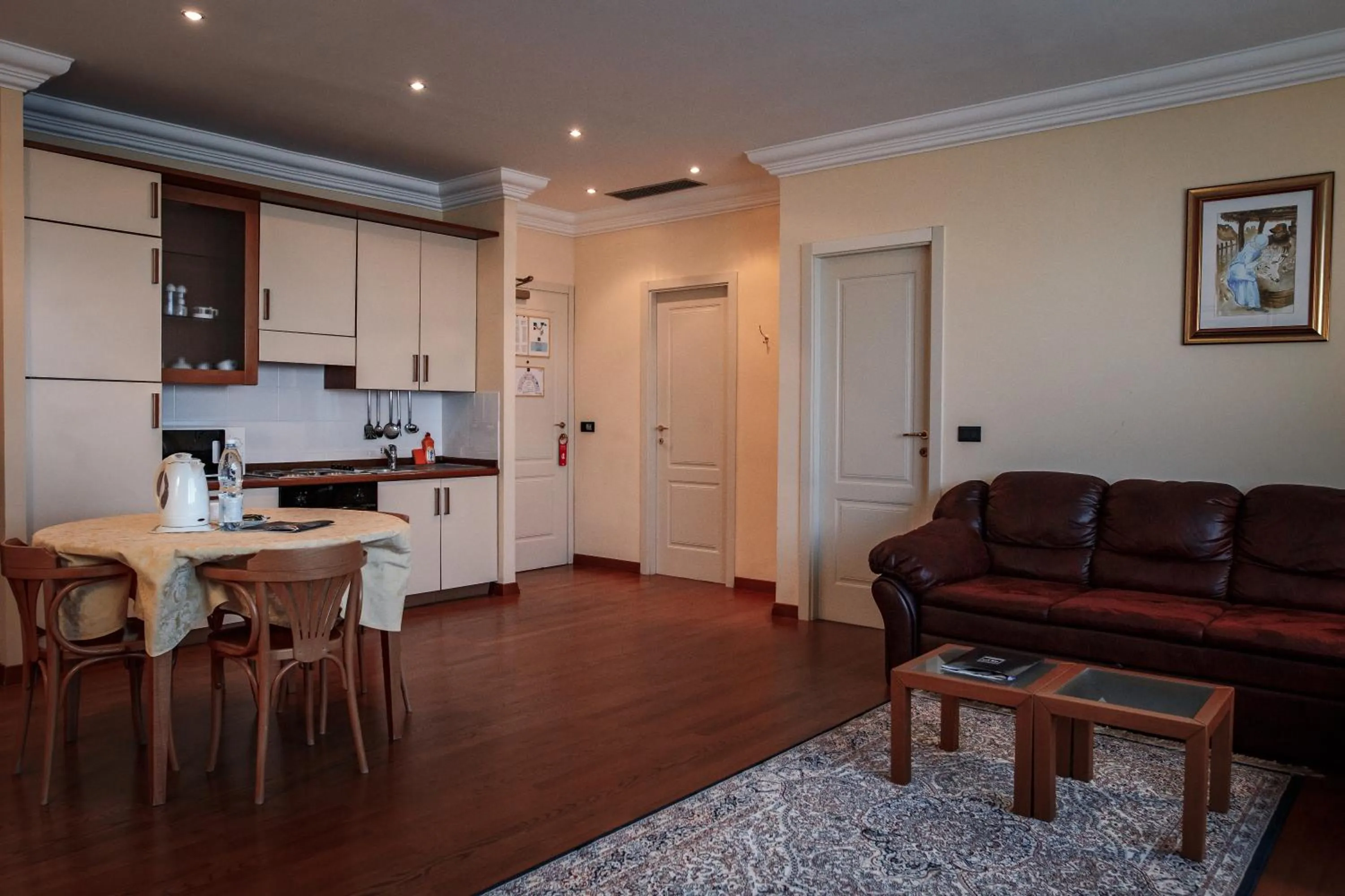 Kitchen or kitchenette in River Palace Hotel