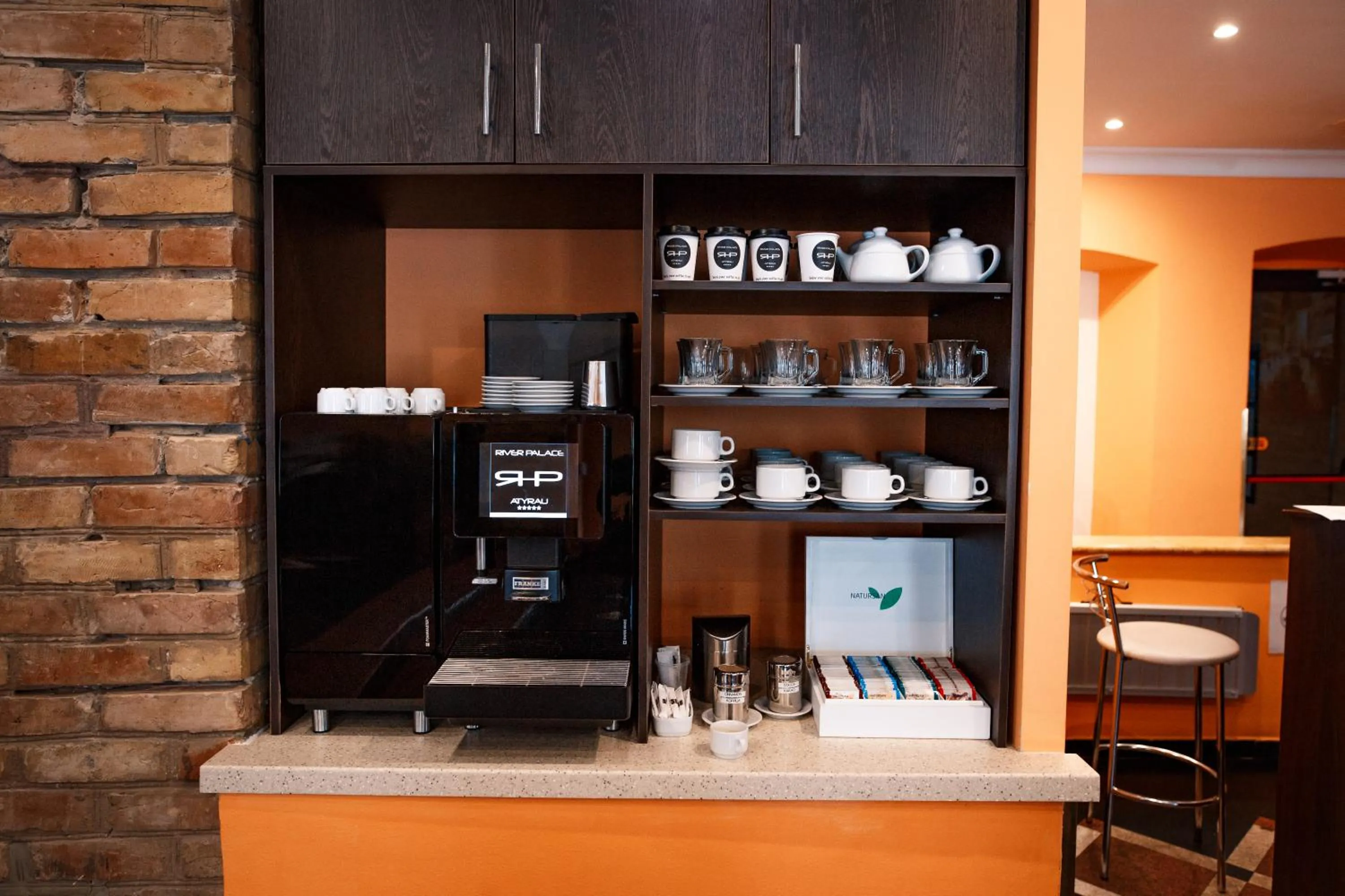 Coffee/tea facilities in River Palace Hotel