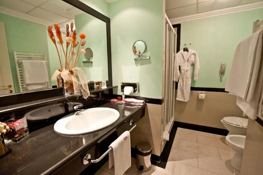 Toilet in River Palace Hotel