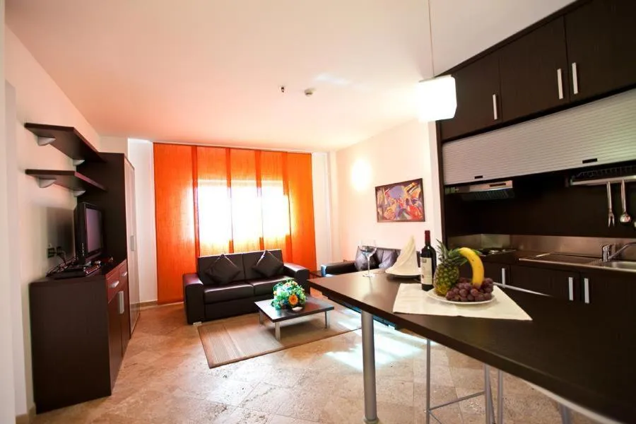 Kitchen or kitchenette in River Palace Hotel