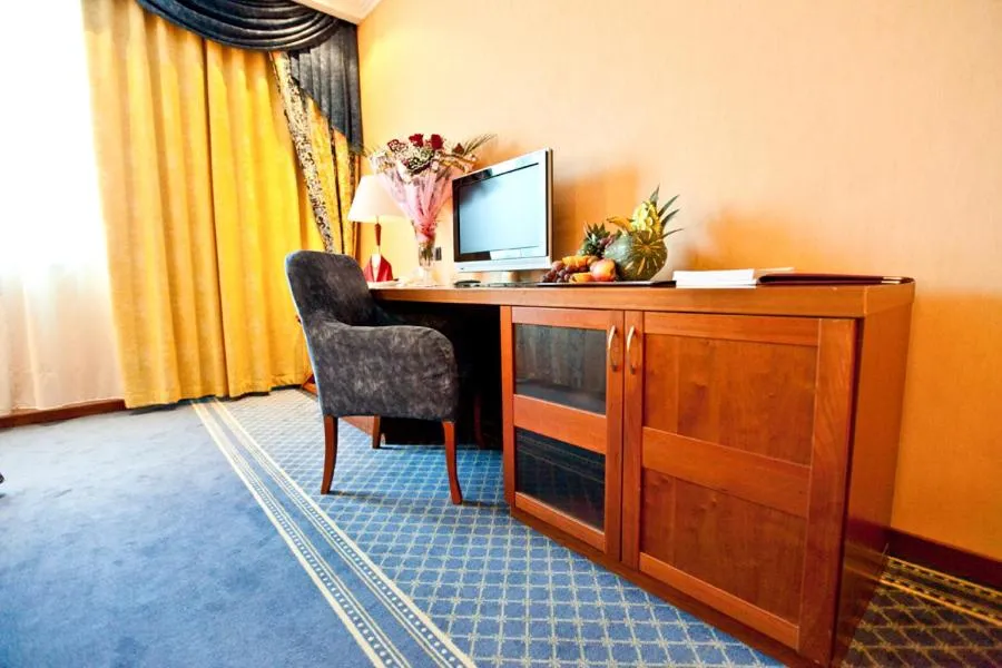 TV and multimedia in River Palace Hotel