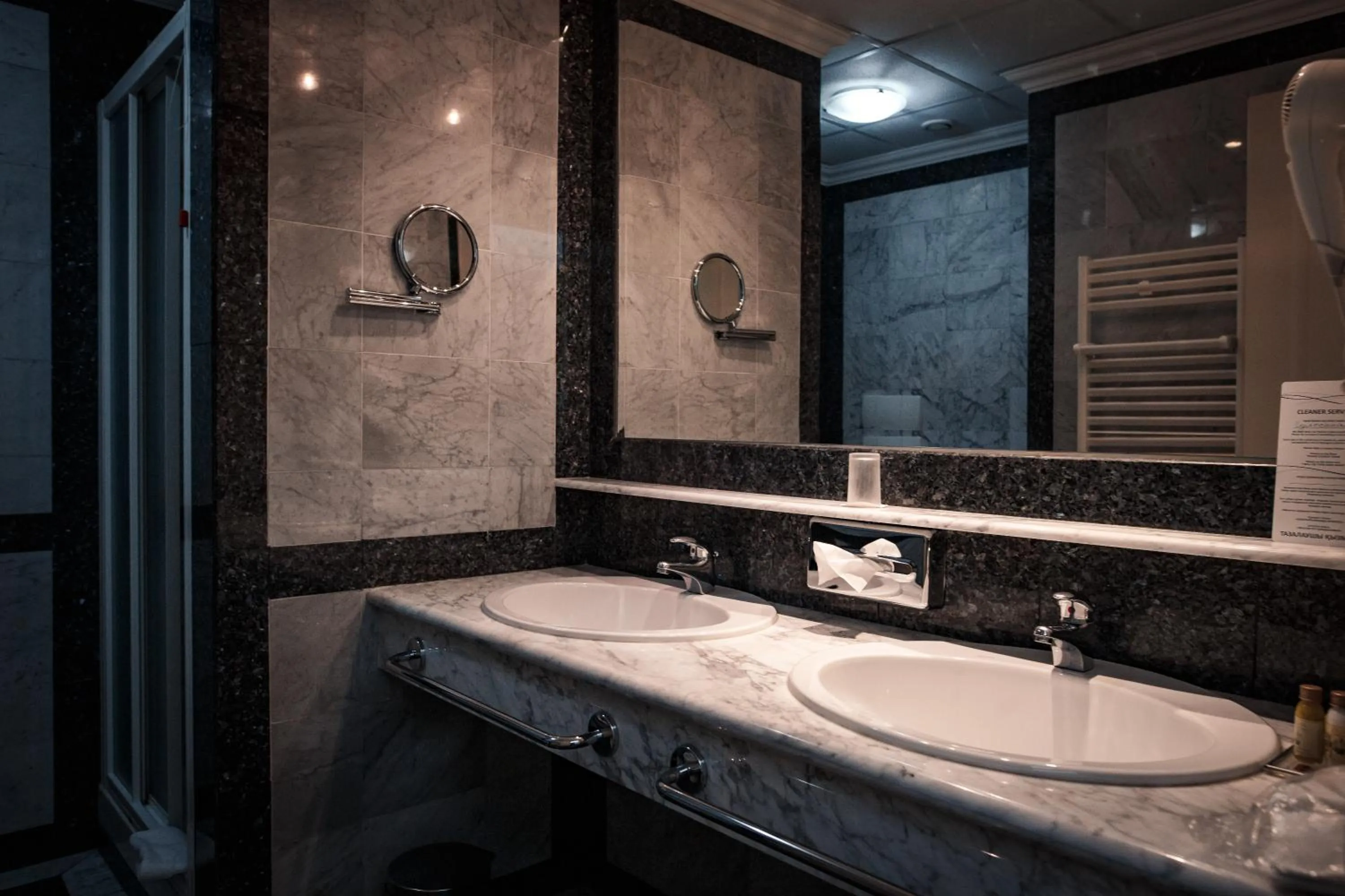 Bathroom in River Palace Hotel