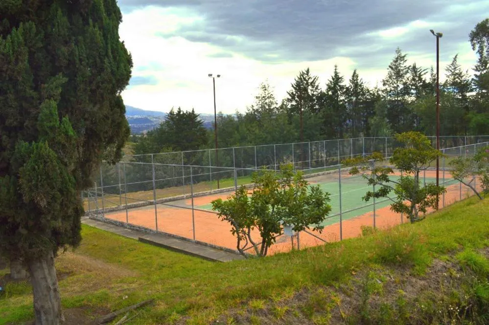 Quito Airport Suites Hotel