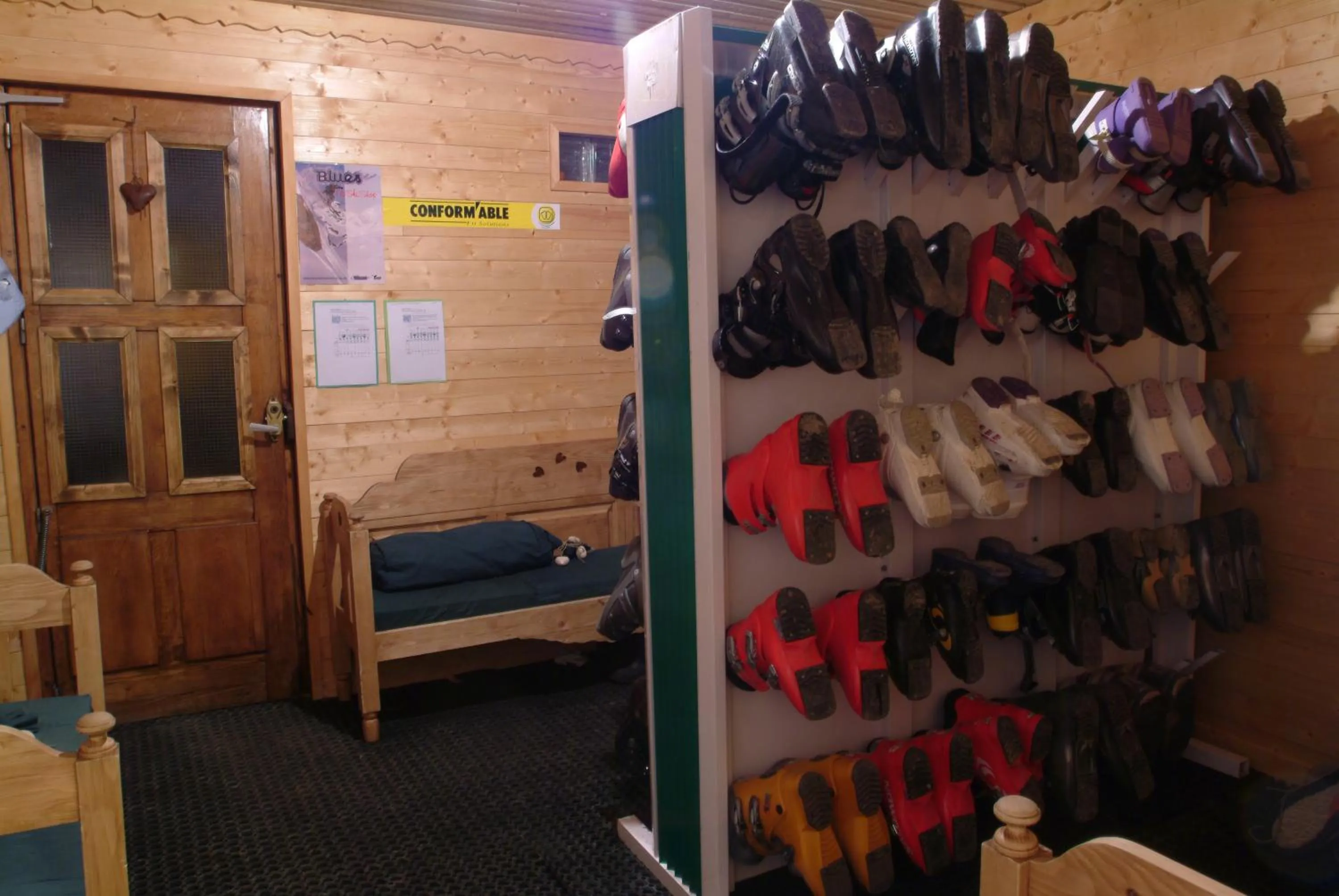 Skiing, Bed in Hotel Le Christiania