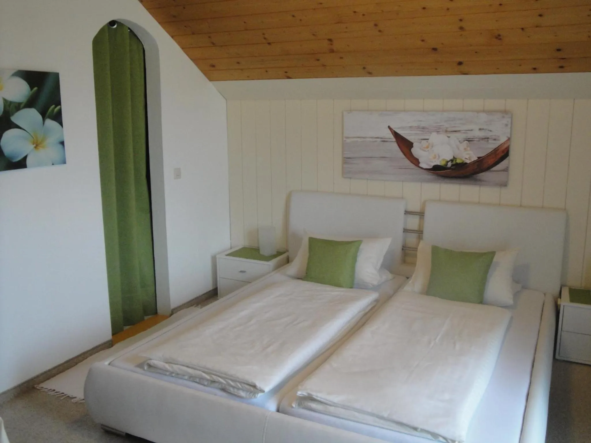 Photo of the whole room, Bed in Hotel Pension Schwaiger