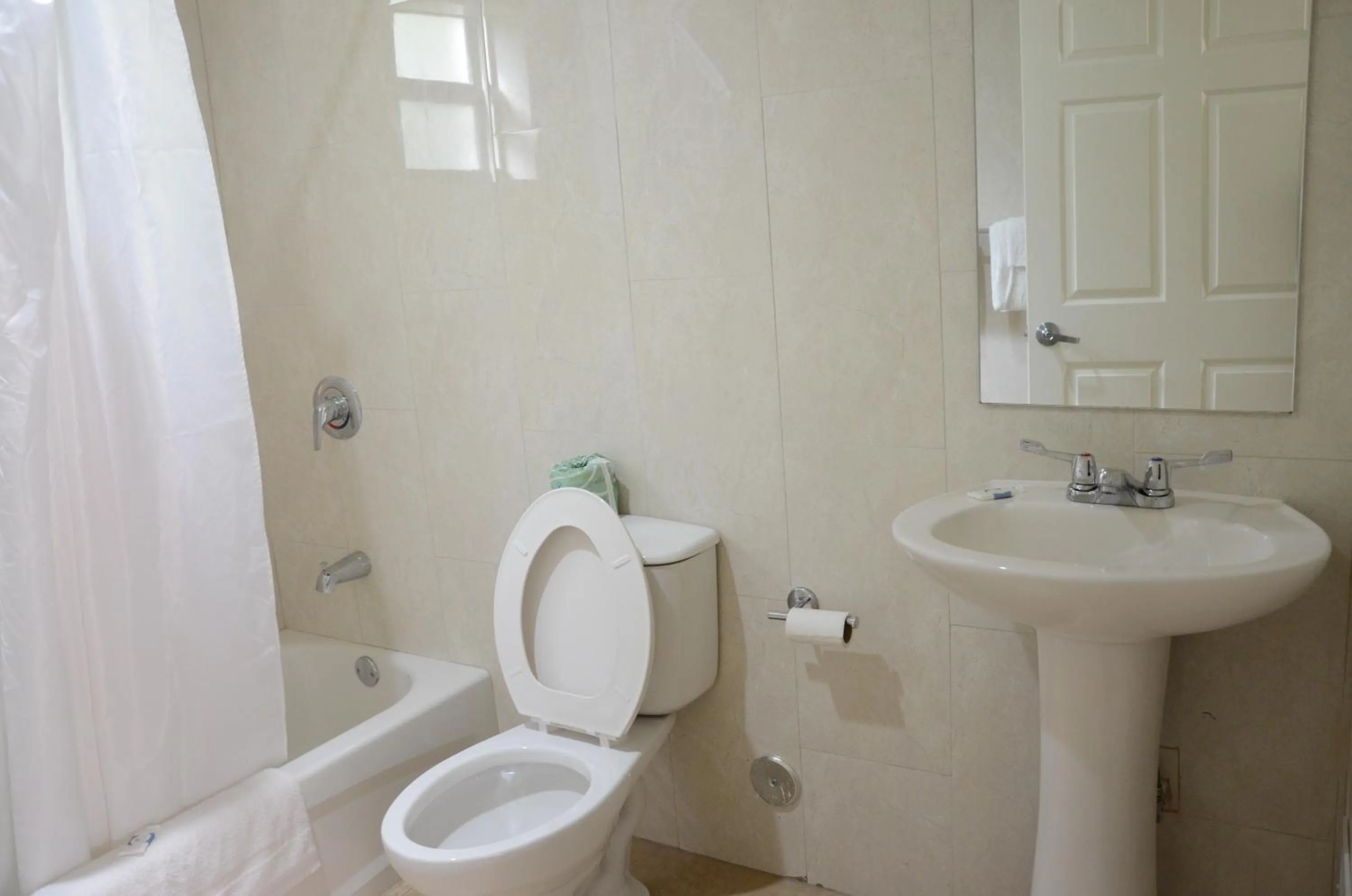 Bathroom in Carl's El Padre Motel