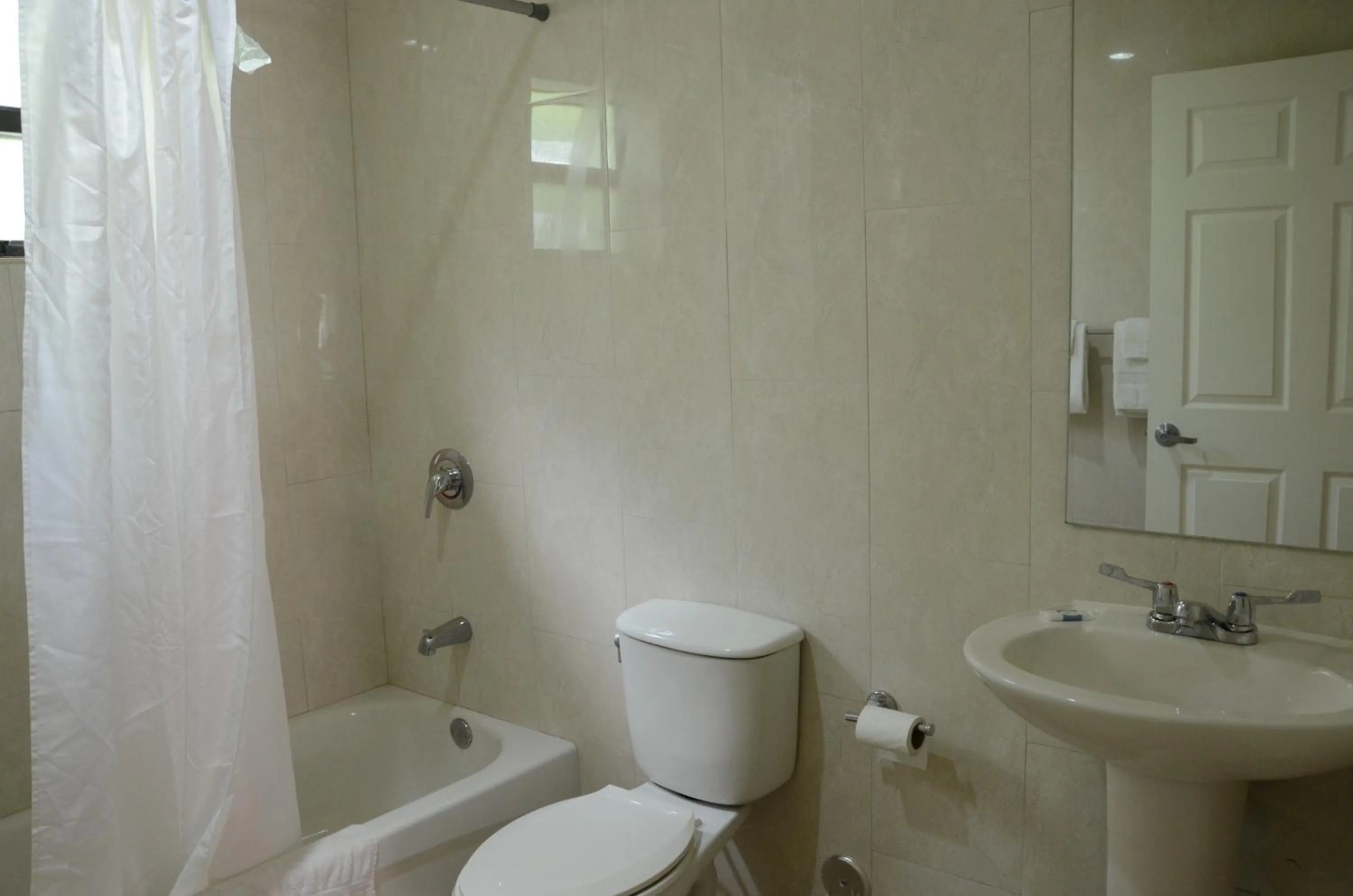 Bathroom in Carl's El Padre Motel