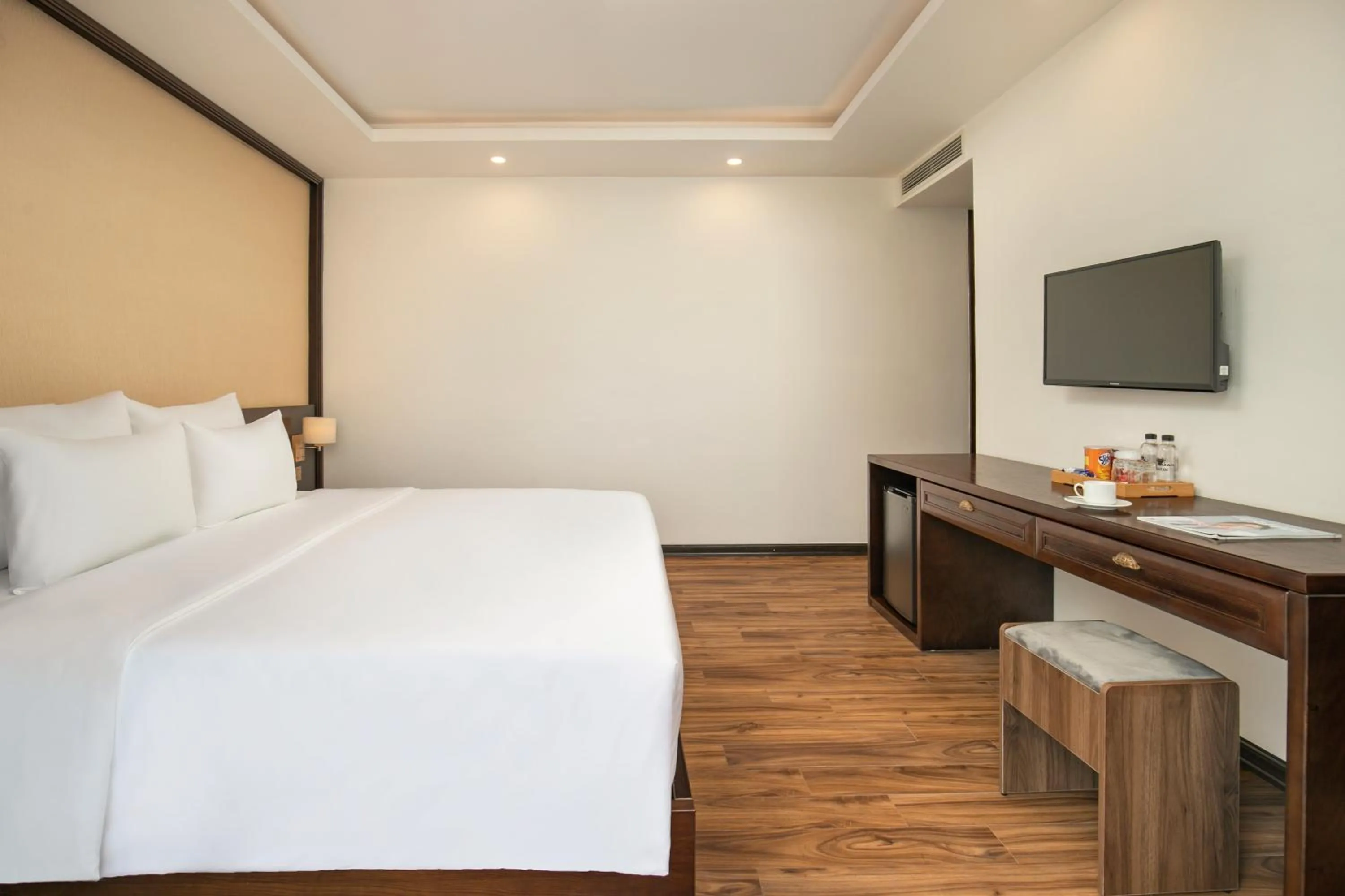 Communal lounge/ TV room, Bed in Palazzo Boutique Hotel