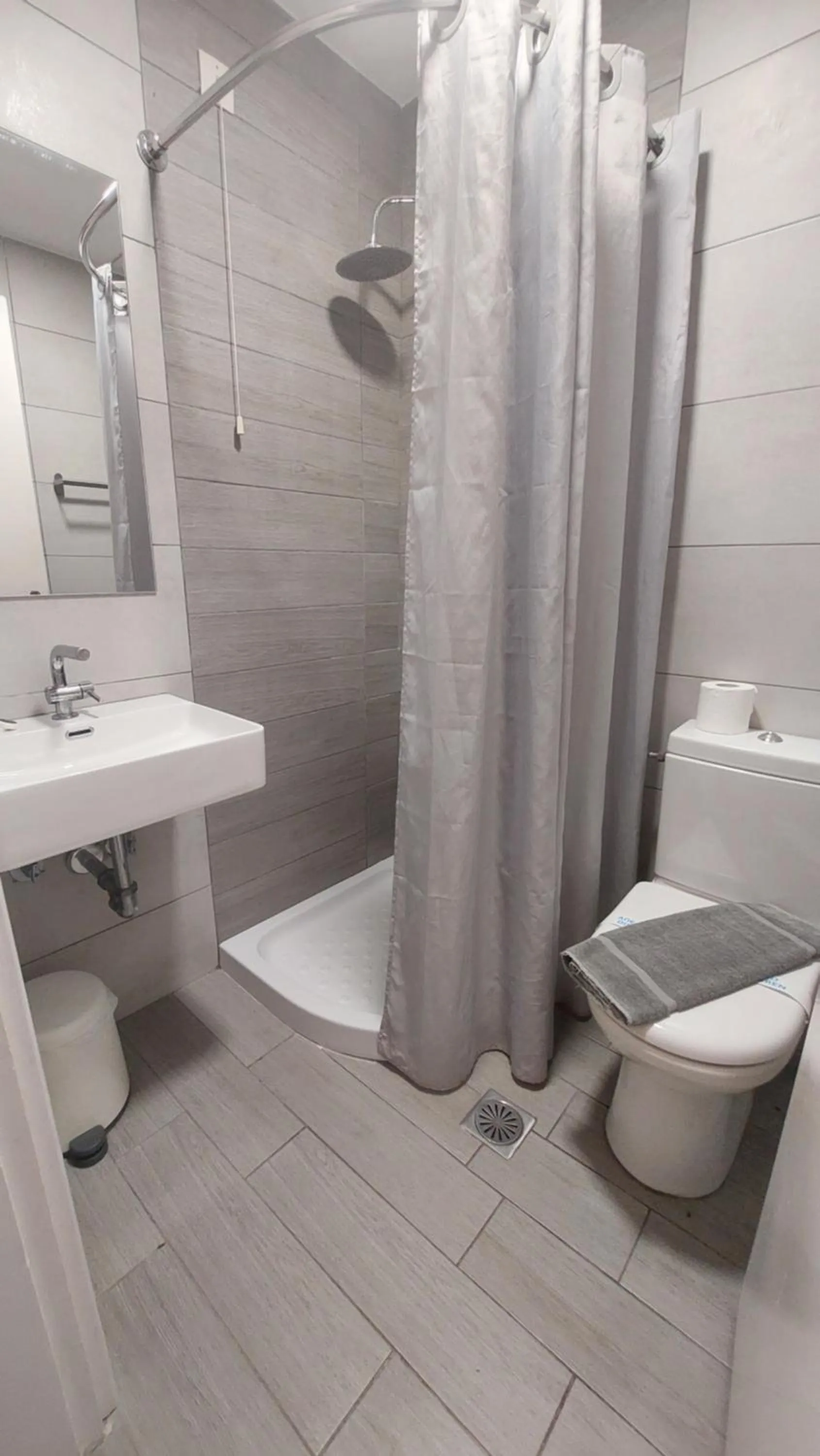 Shower in Hotel Avra