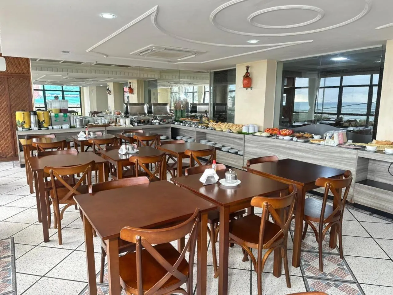 Restaurant/places to eat in Yak Beach Hotel Ponta Negra