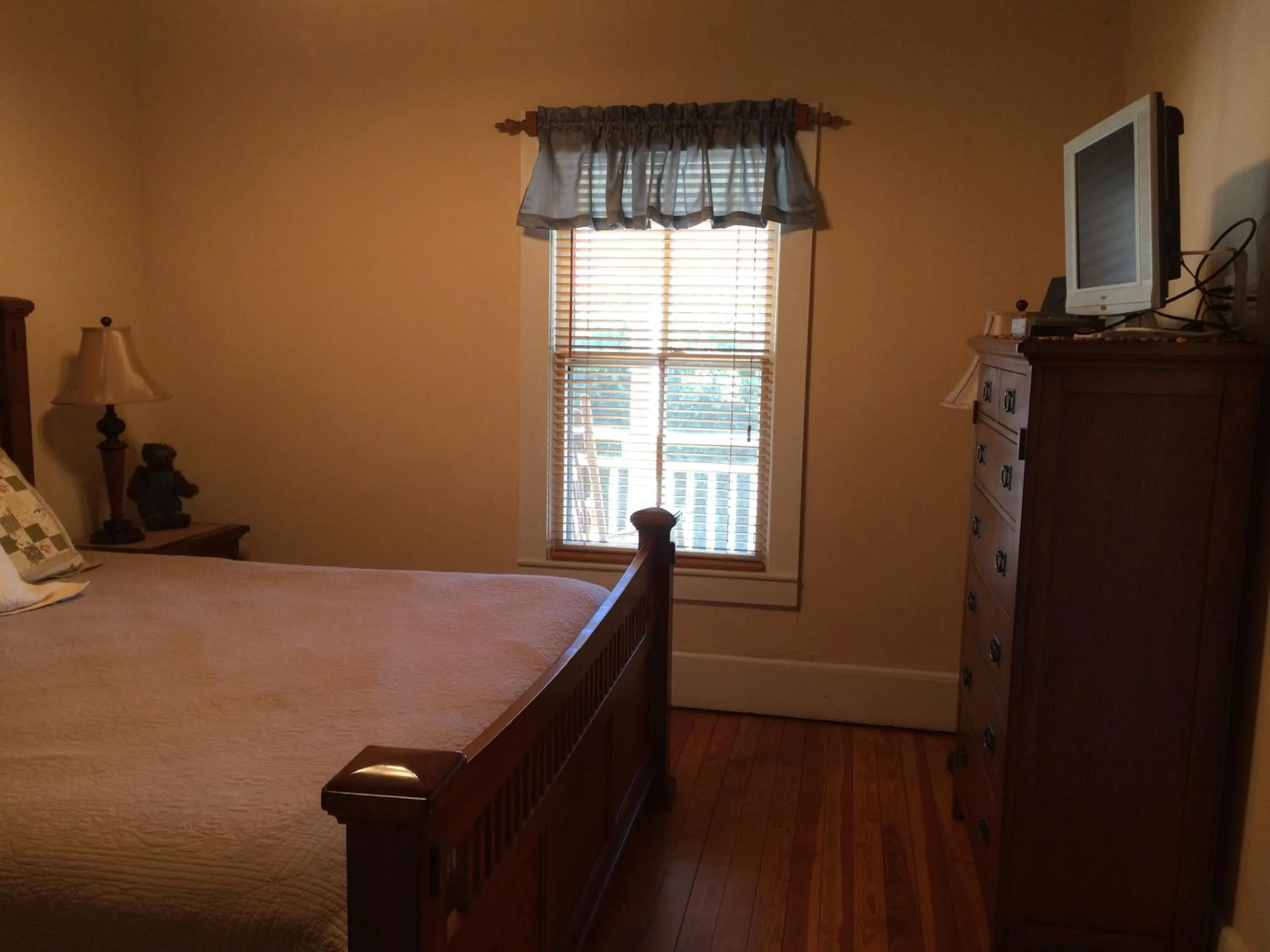 Bedroom, Bed in Calhoun House Inn & Suites