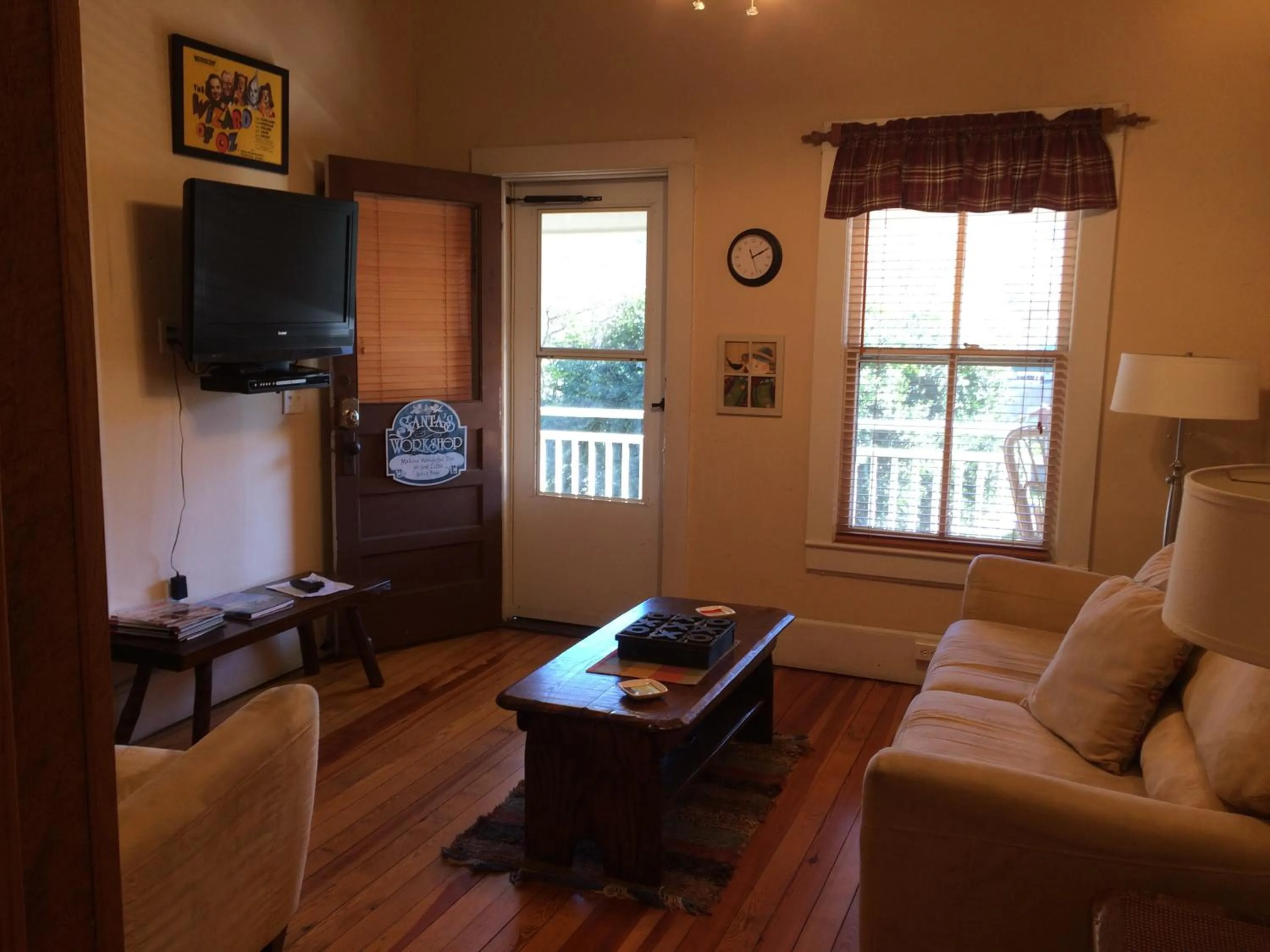 Living room in Calhoun House Inn & Suites