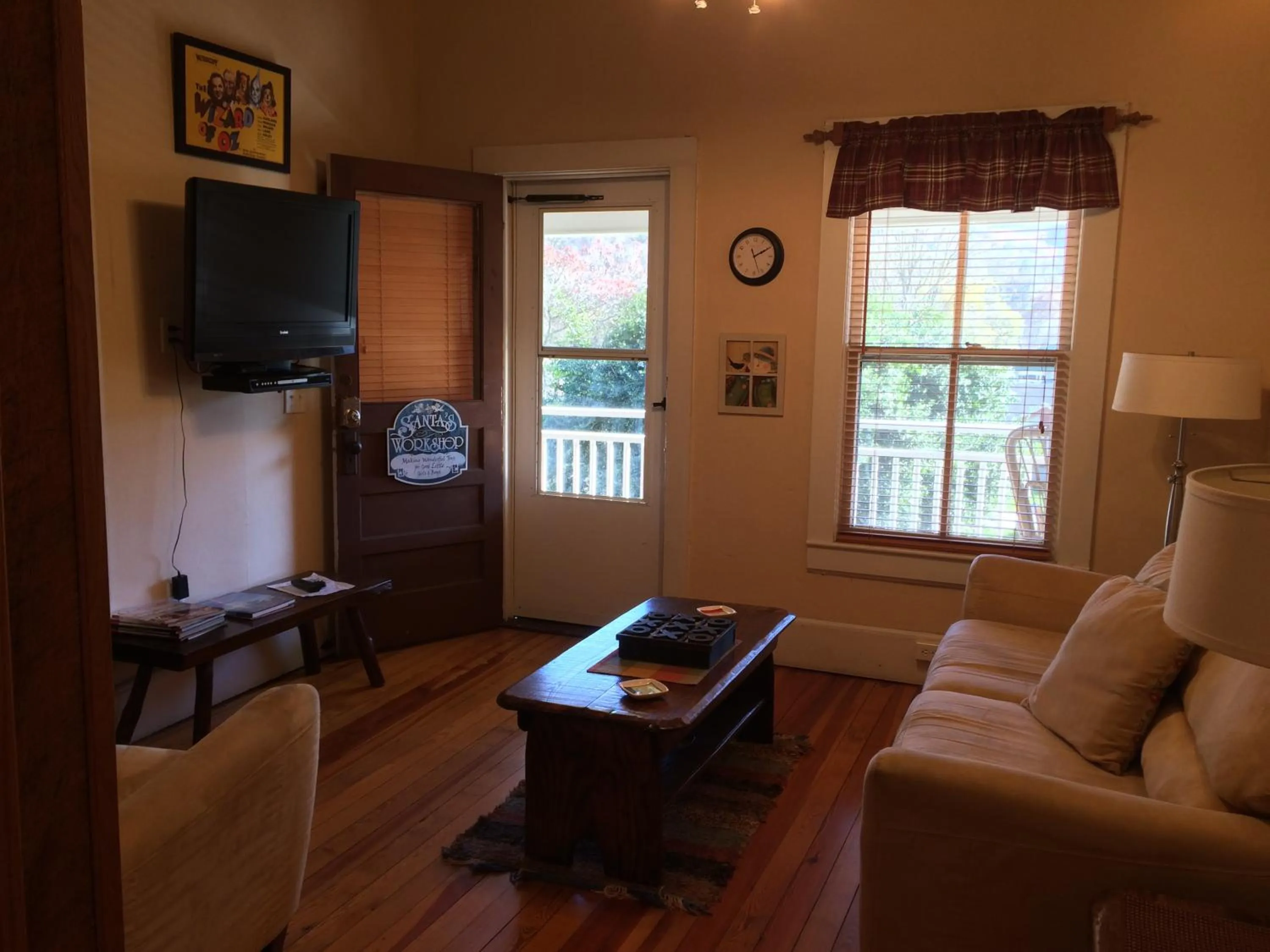 Living room in Calhoun House Inn & Suites