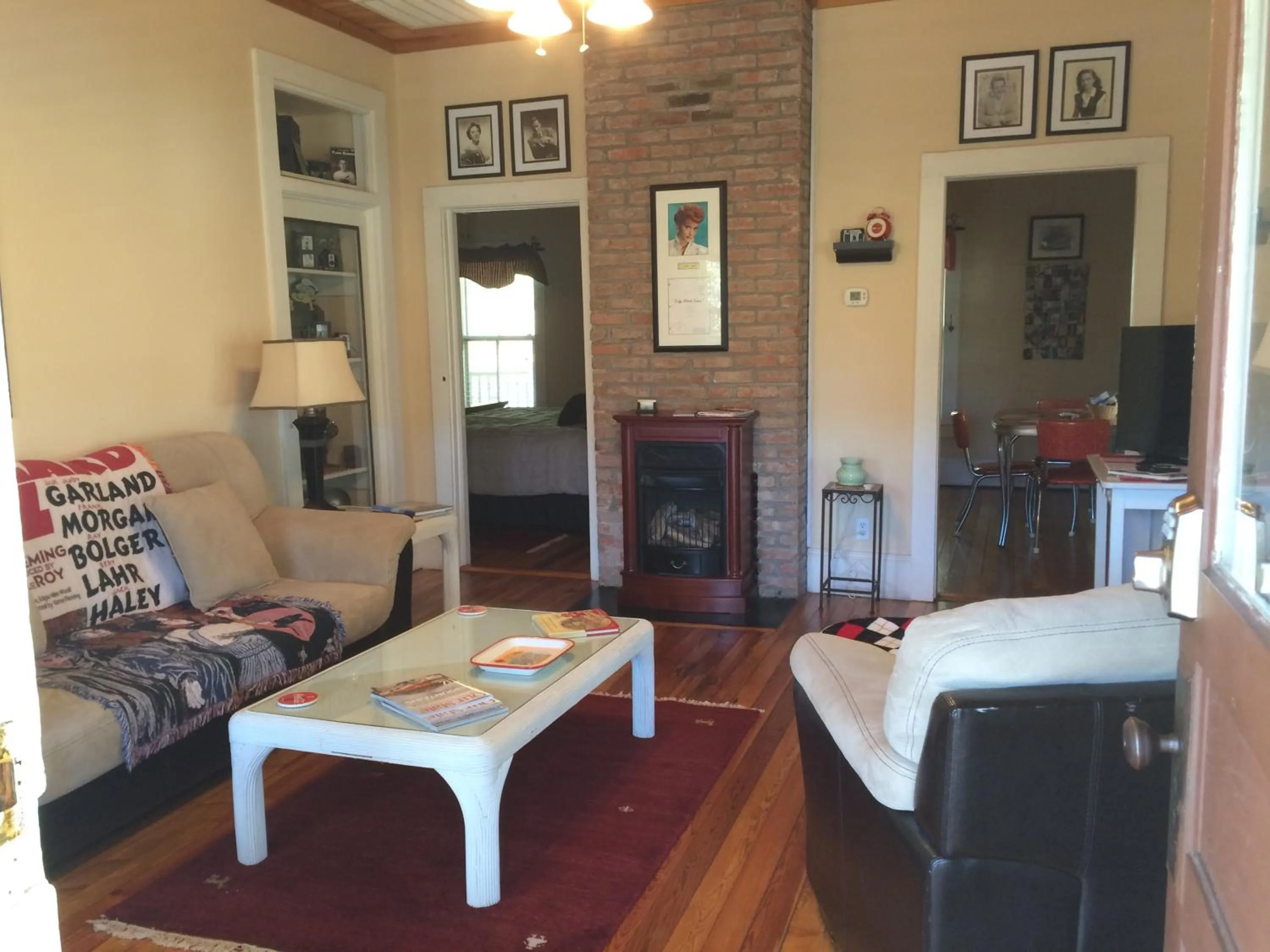 Living room in Calhoun House Inn & Suites