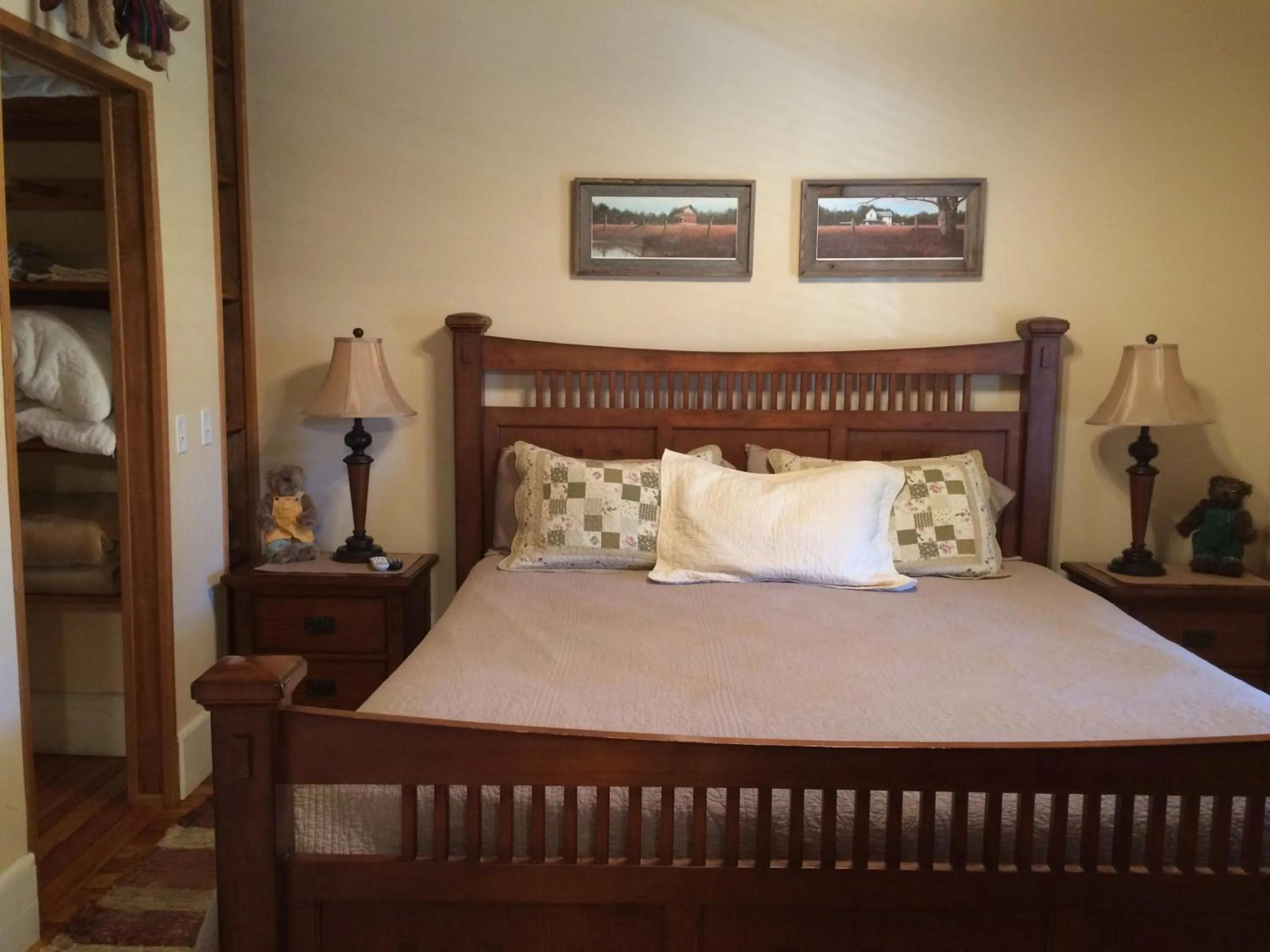 Bedroom, Bed in Calhoun House Inn & Suites