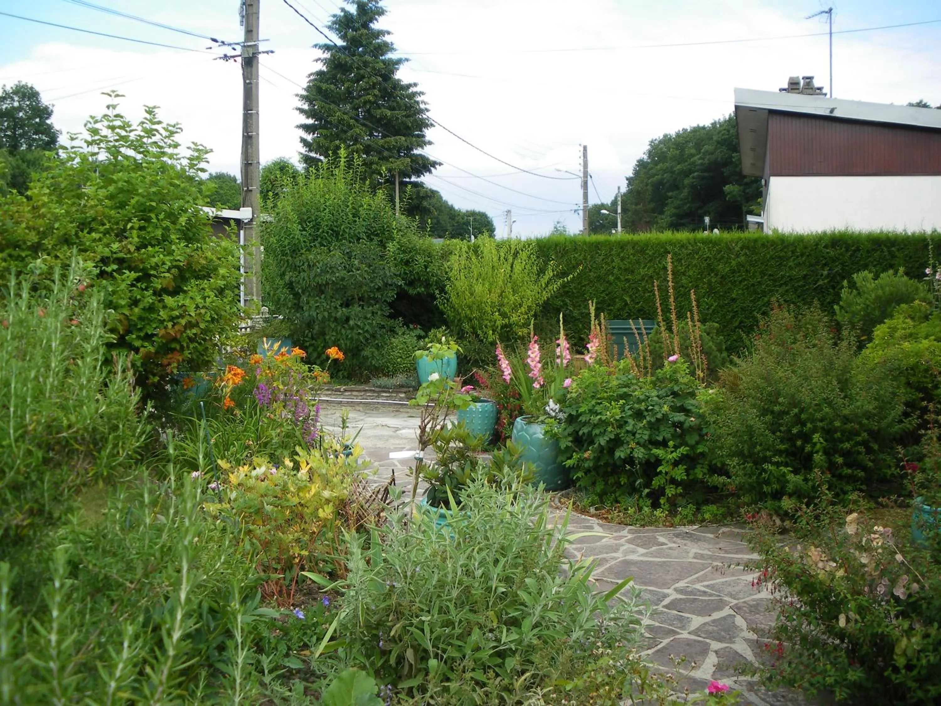 Facade/entrance in Chambre d'Hôtes - DOUCE NUI-THE