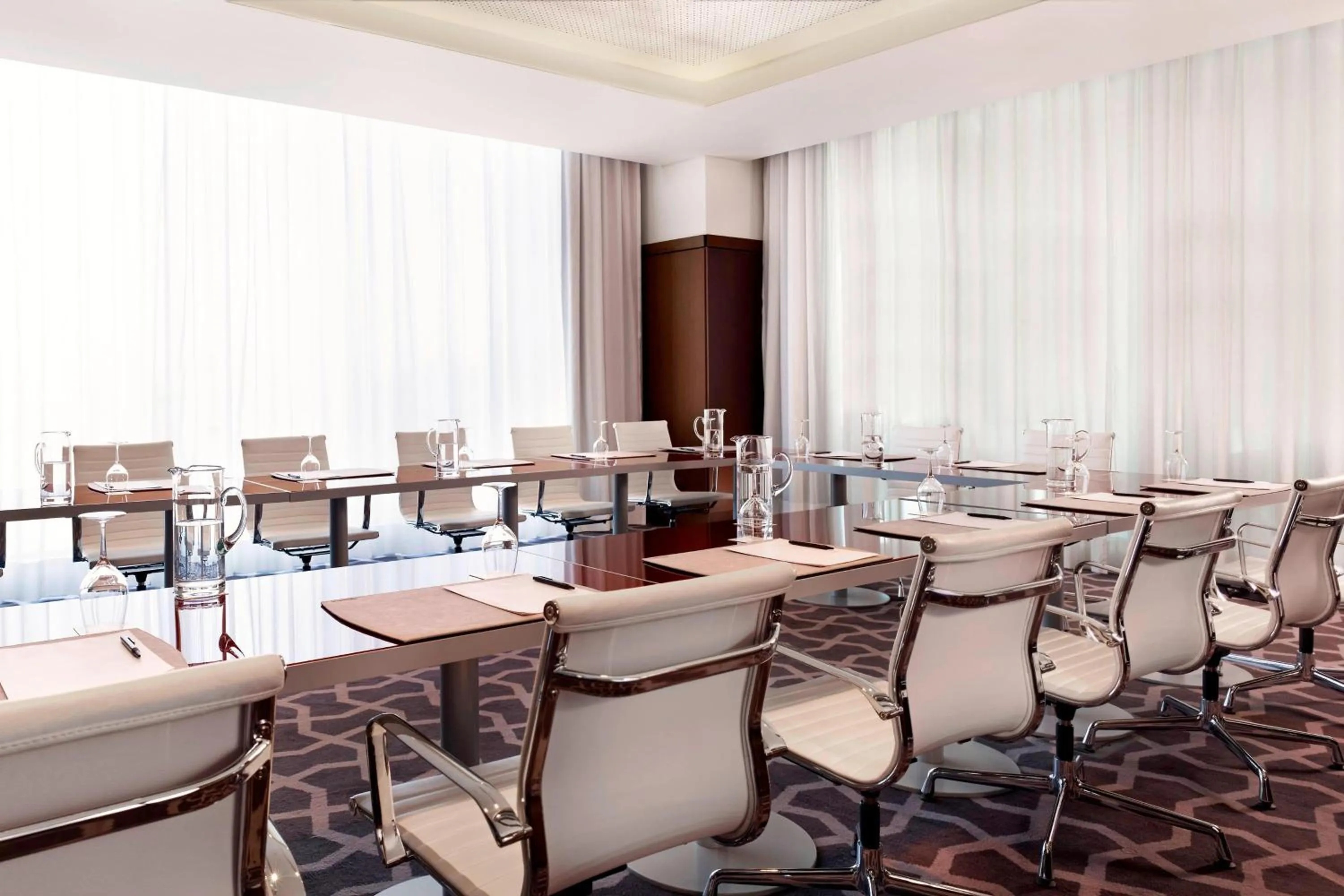 Meeting/conference room in Le Meridien Oran Hotel