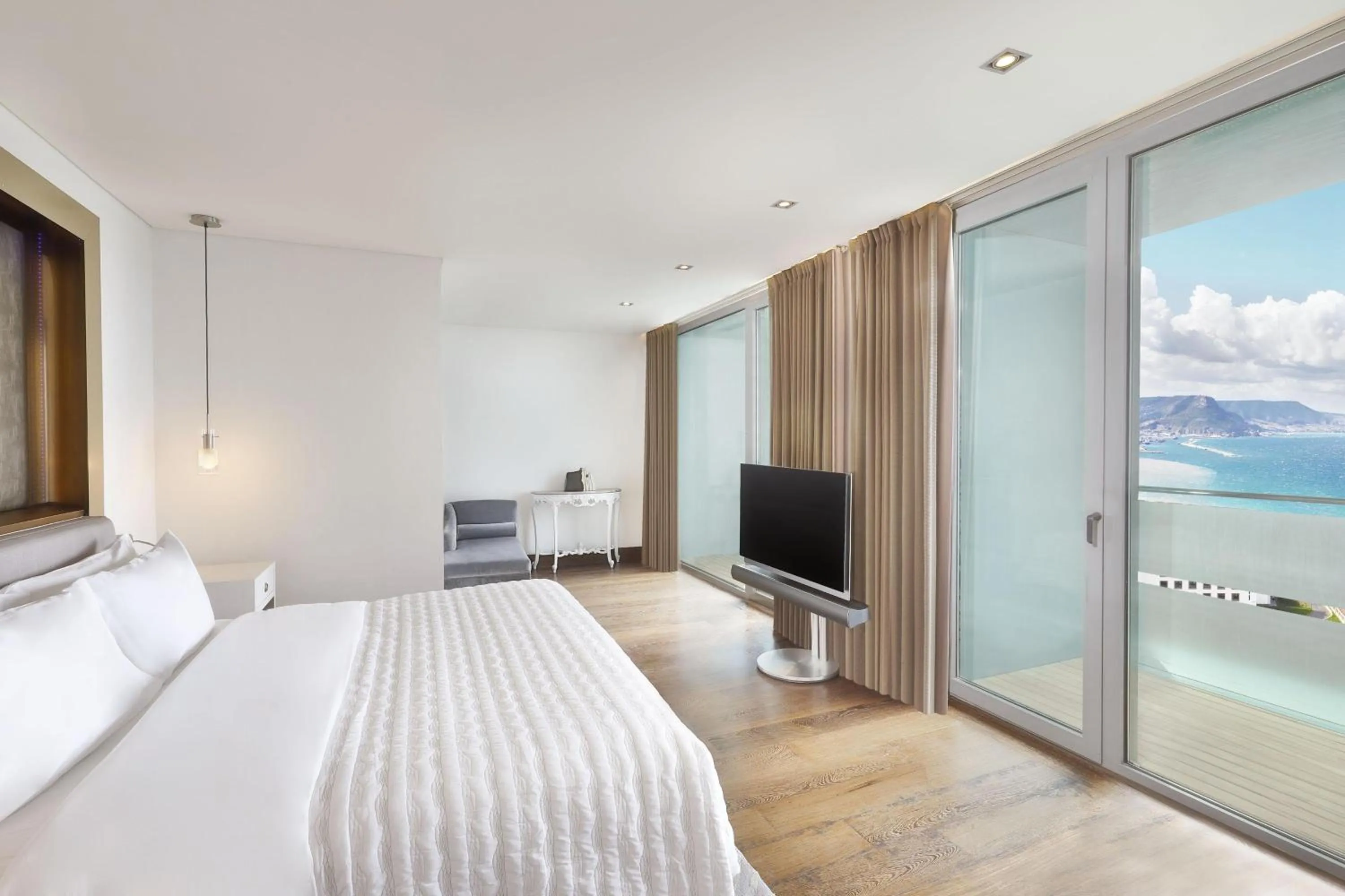 Bedroom in Le Meridien Oran Hotel