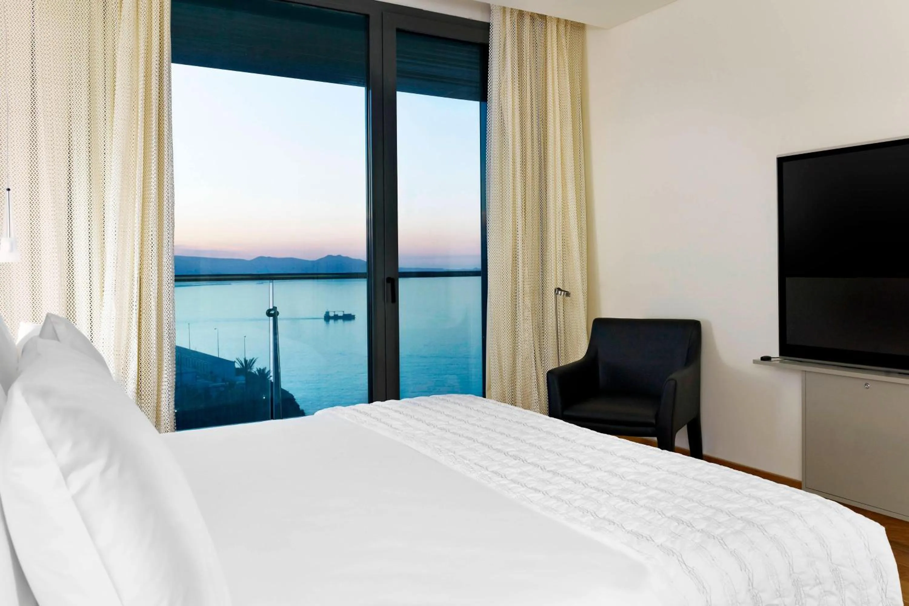 Bedroom in Le Meridien Oran Hotel