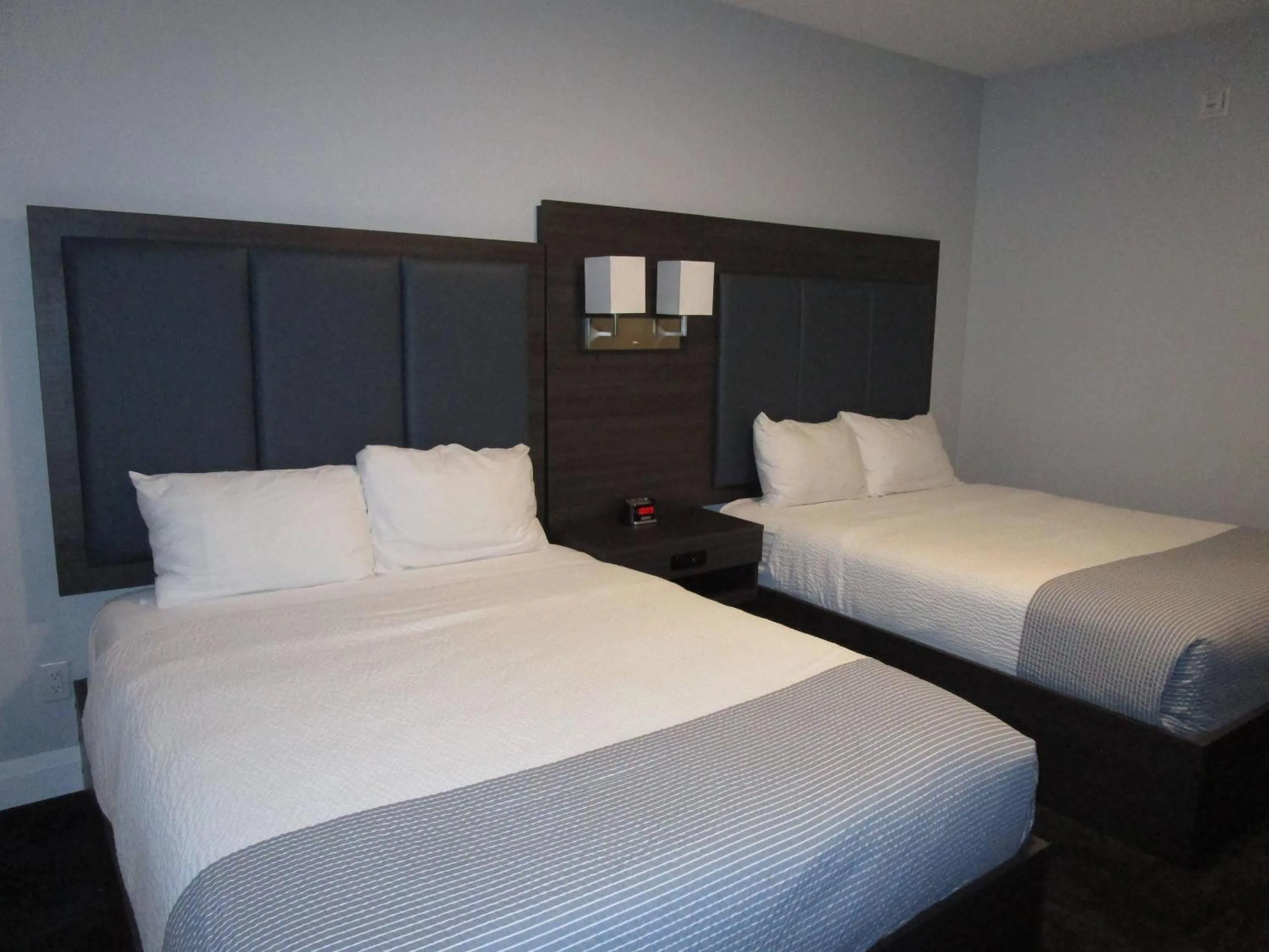 Bedroom, Bed in Park Inn by Radisson Osoyoos