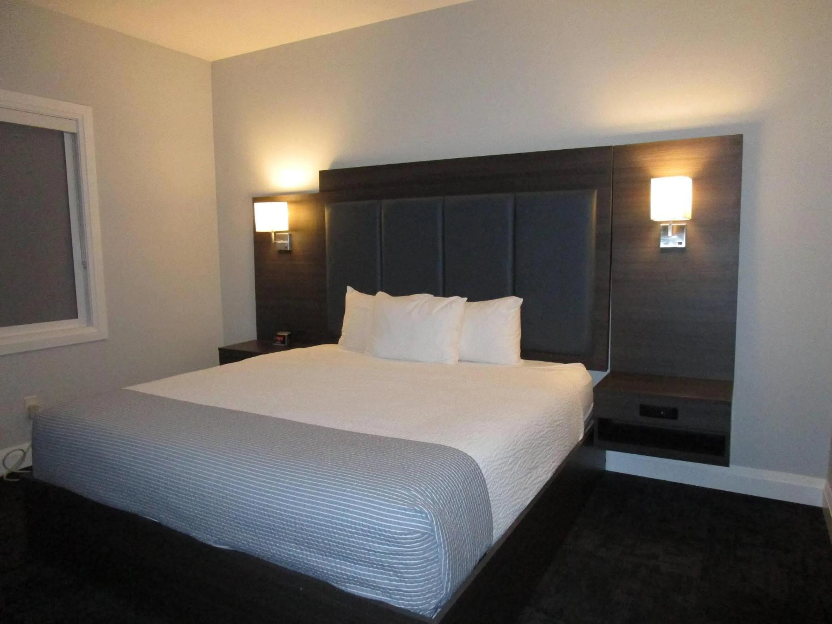 Bedroom, Bed in Park Inn by Radisson Osoyoos