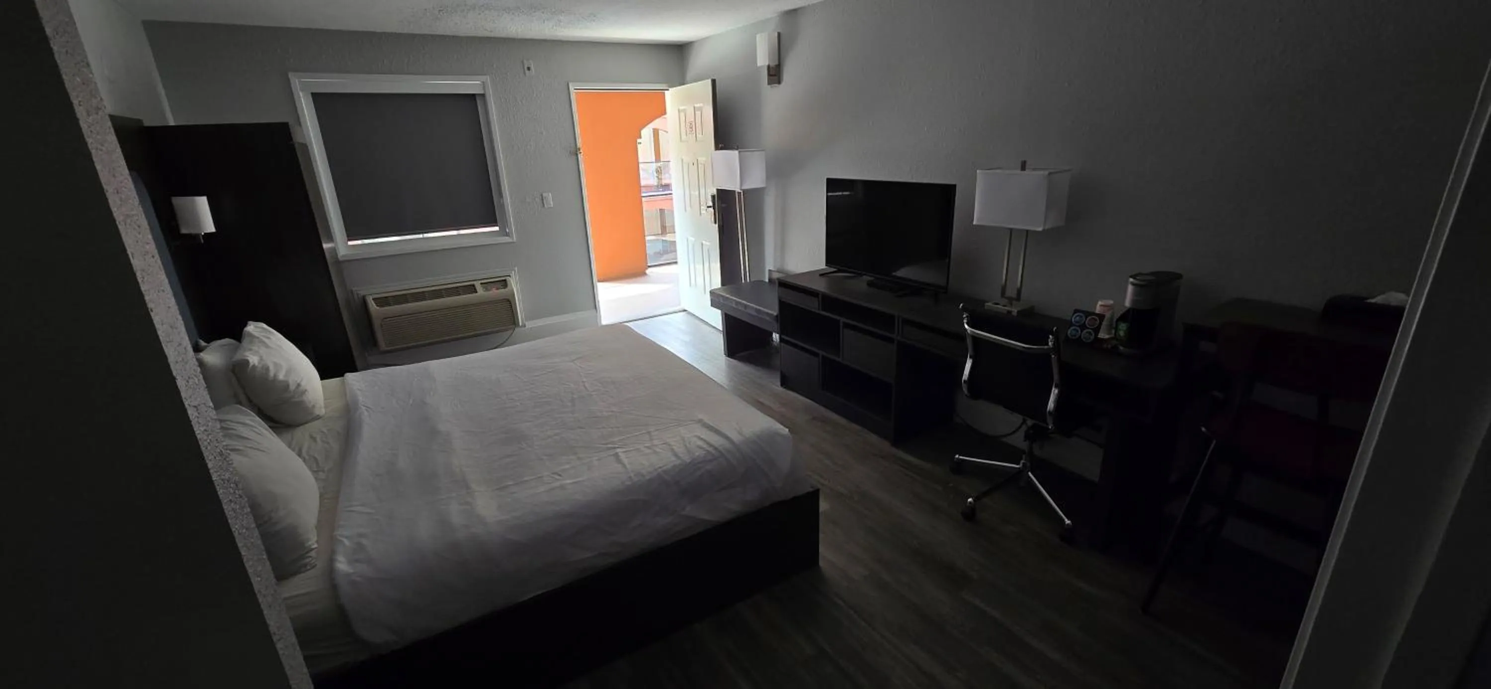 Bedroom, Bed in Park Inn by Radisson Osoyoos