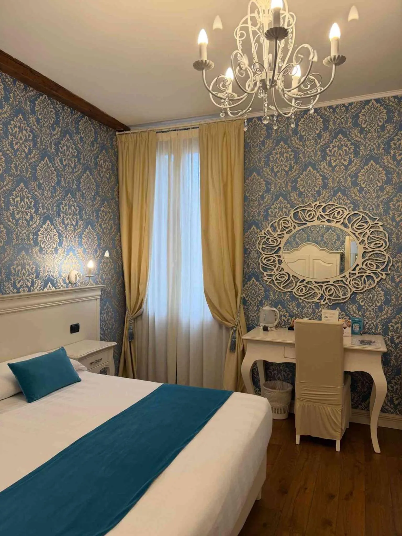Bed in Charming Palace Santa Fosca