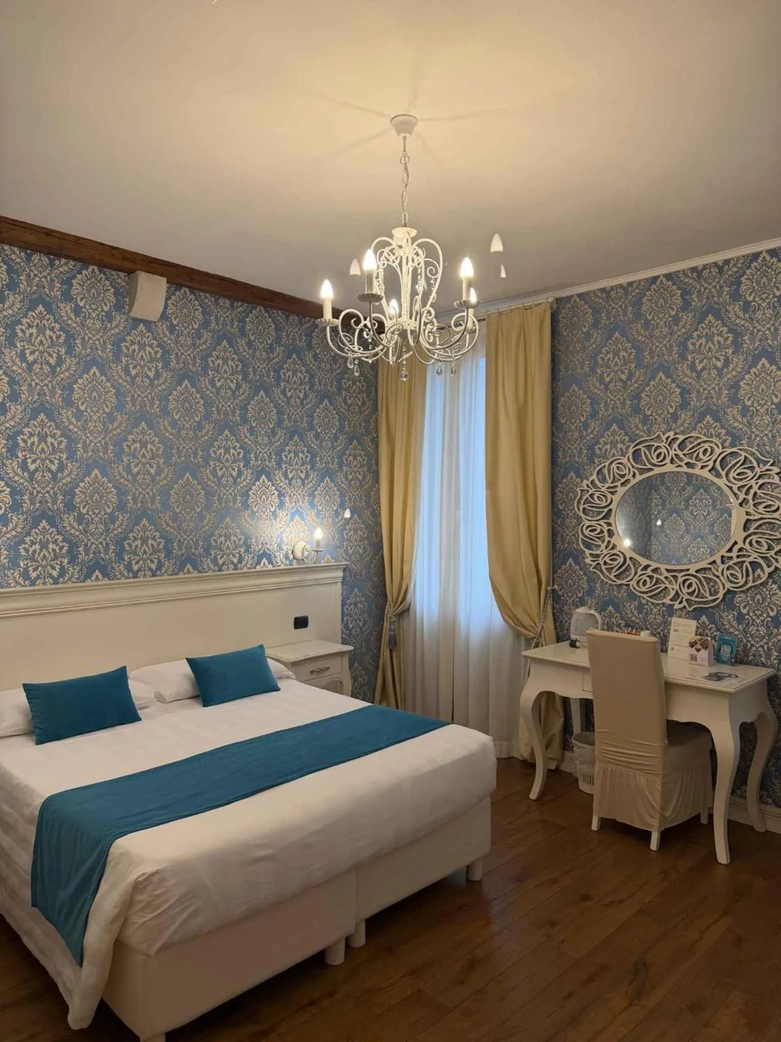 Bed in Charming Palace Santa Fosca