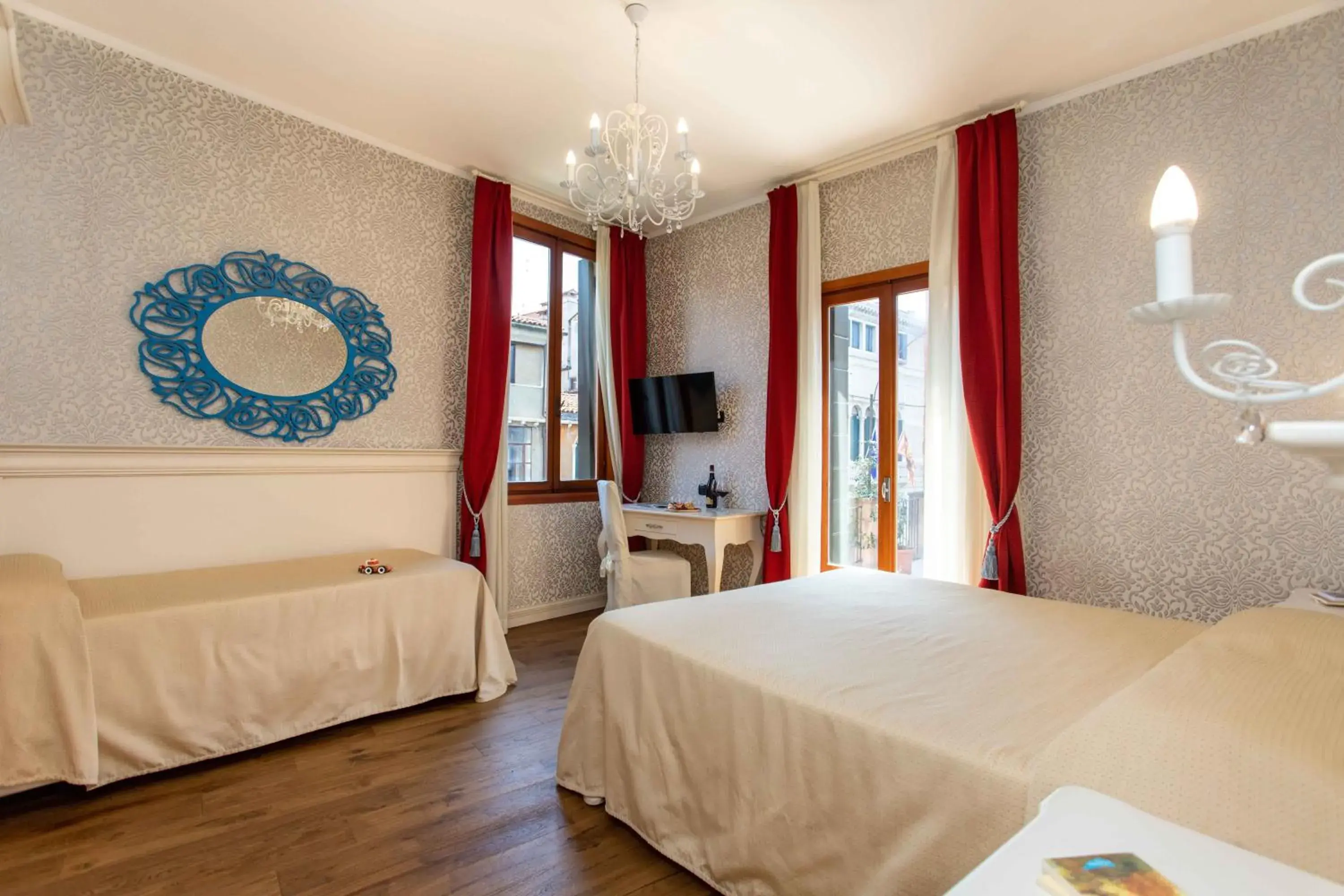 Suite with Terrace and Canal View - single occupancy in Charming Palace Santa Fosca Suite with Terrace and Canal View - single occupancy in Charming Palace Santa Fosca