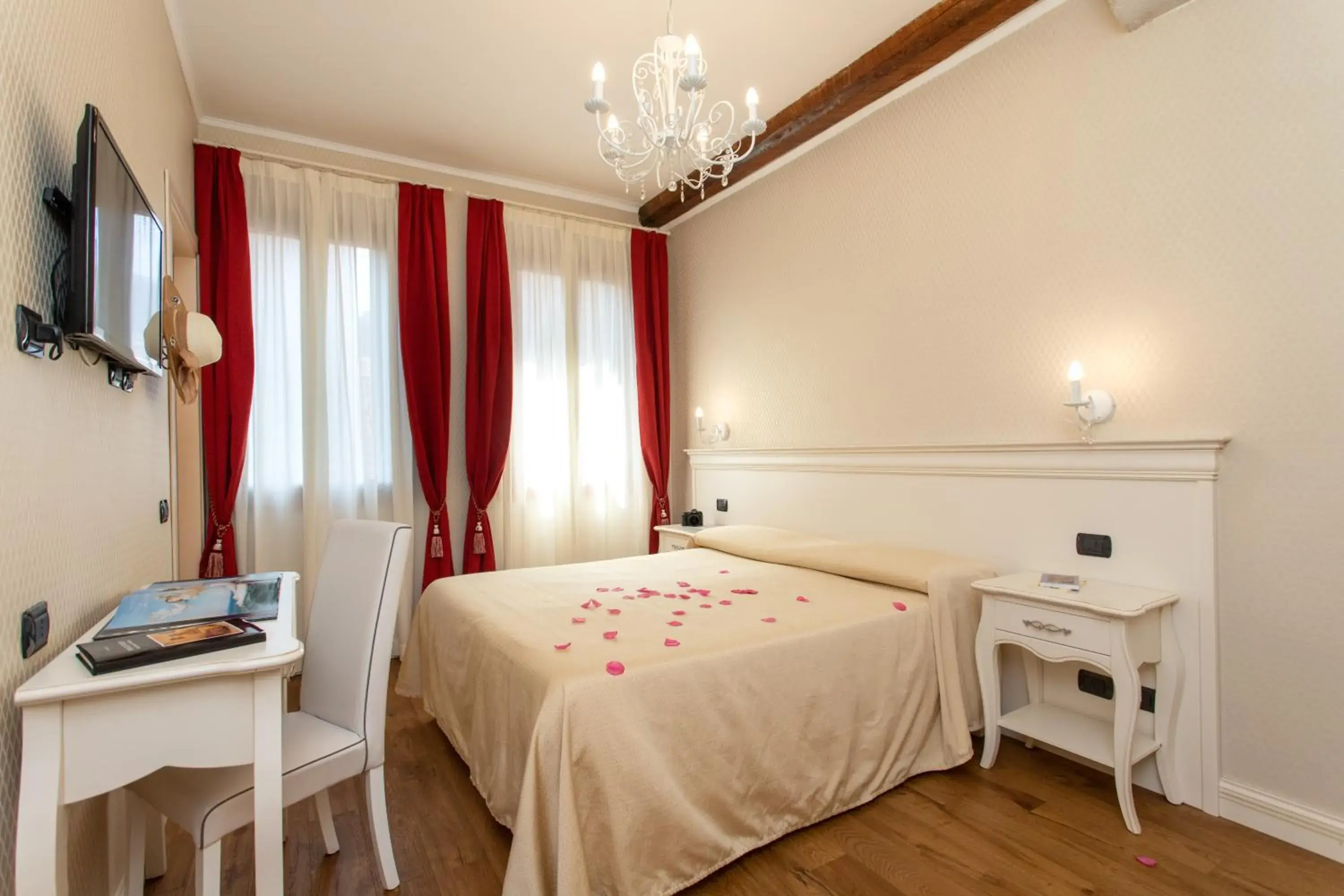 Double Room - single occupancy in Charming Palace Santa Fosca Double Room - single occupancy in Charming Palace Santa Fosca
